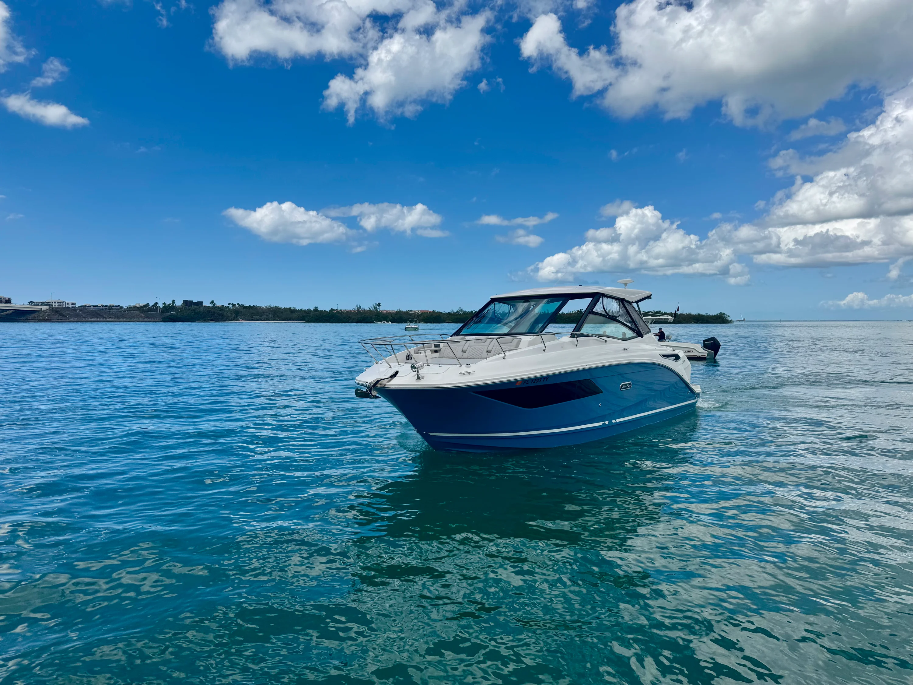 2025 Sea Ray 320 SUNDANCER OB Image Thumbnail #17