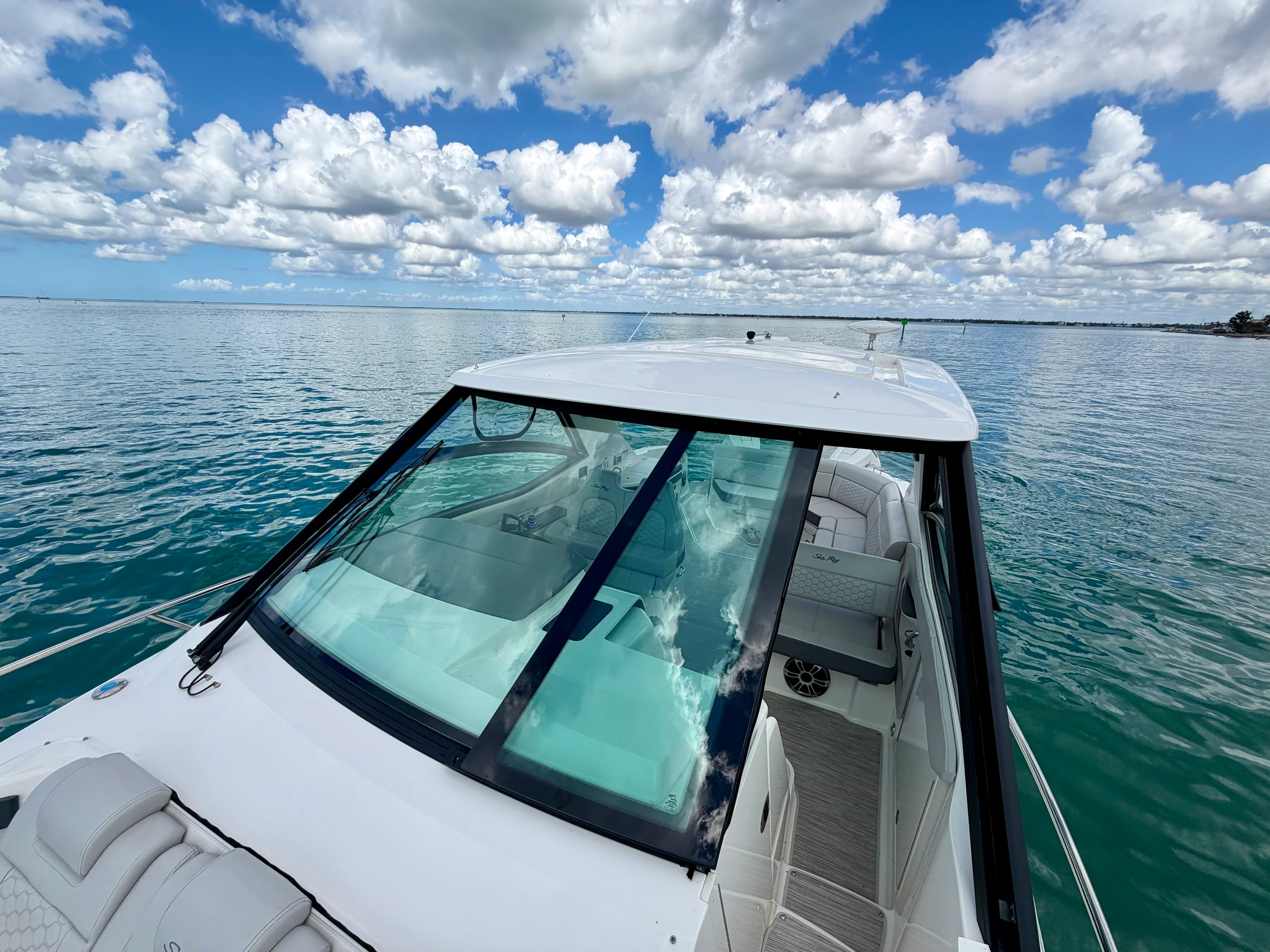 2025 Sea Ray 320 SUNDANCER OB Image Thumbnail #41