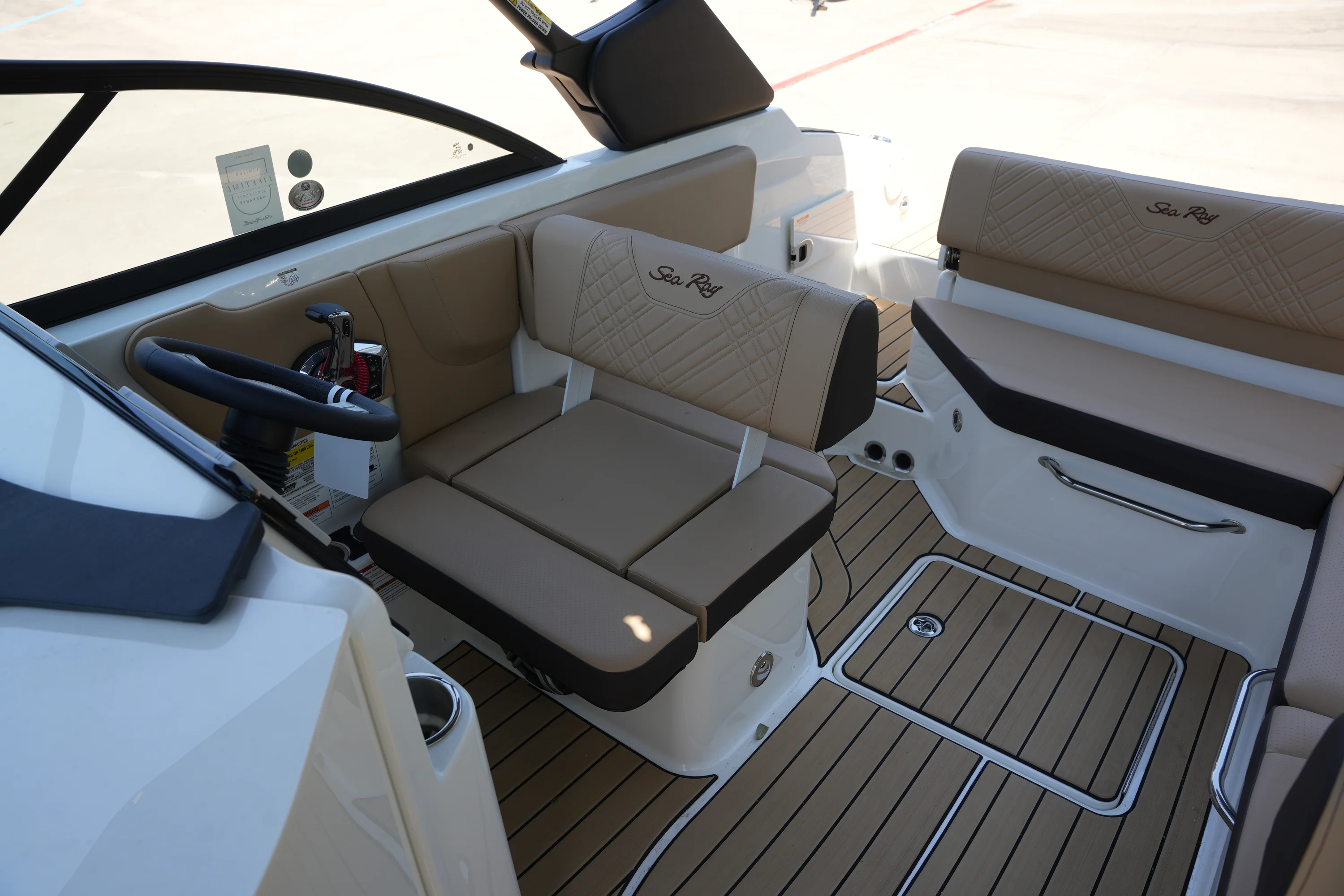 2026 Sea Ray SDX 230 Image Thumbnail #14