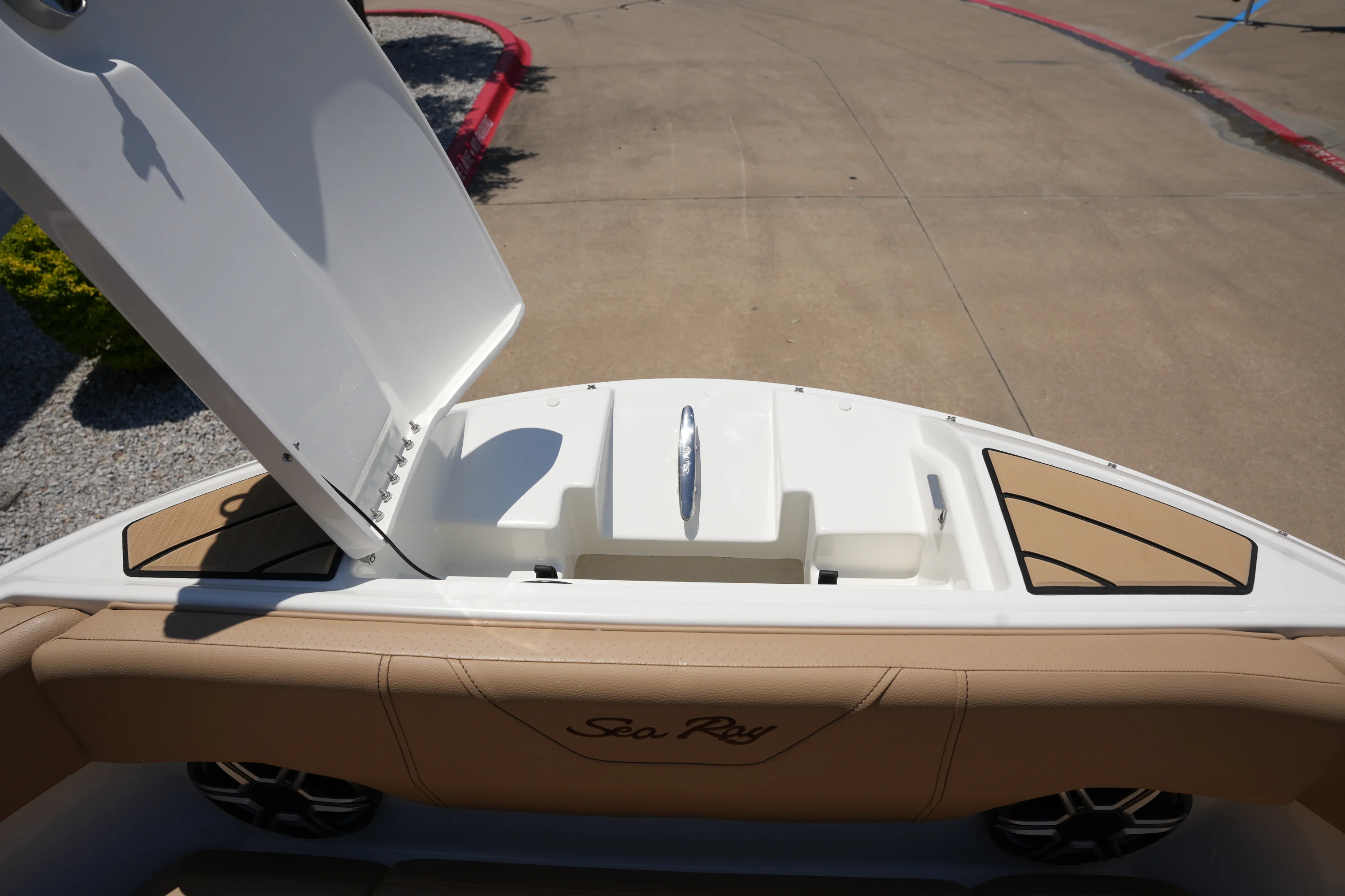 2026 Sea Ray SDX 230 Image Thumbnail #29