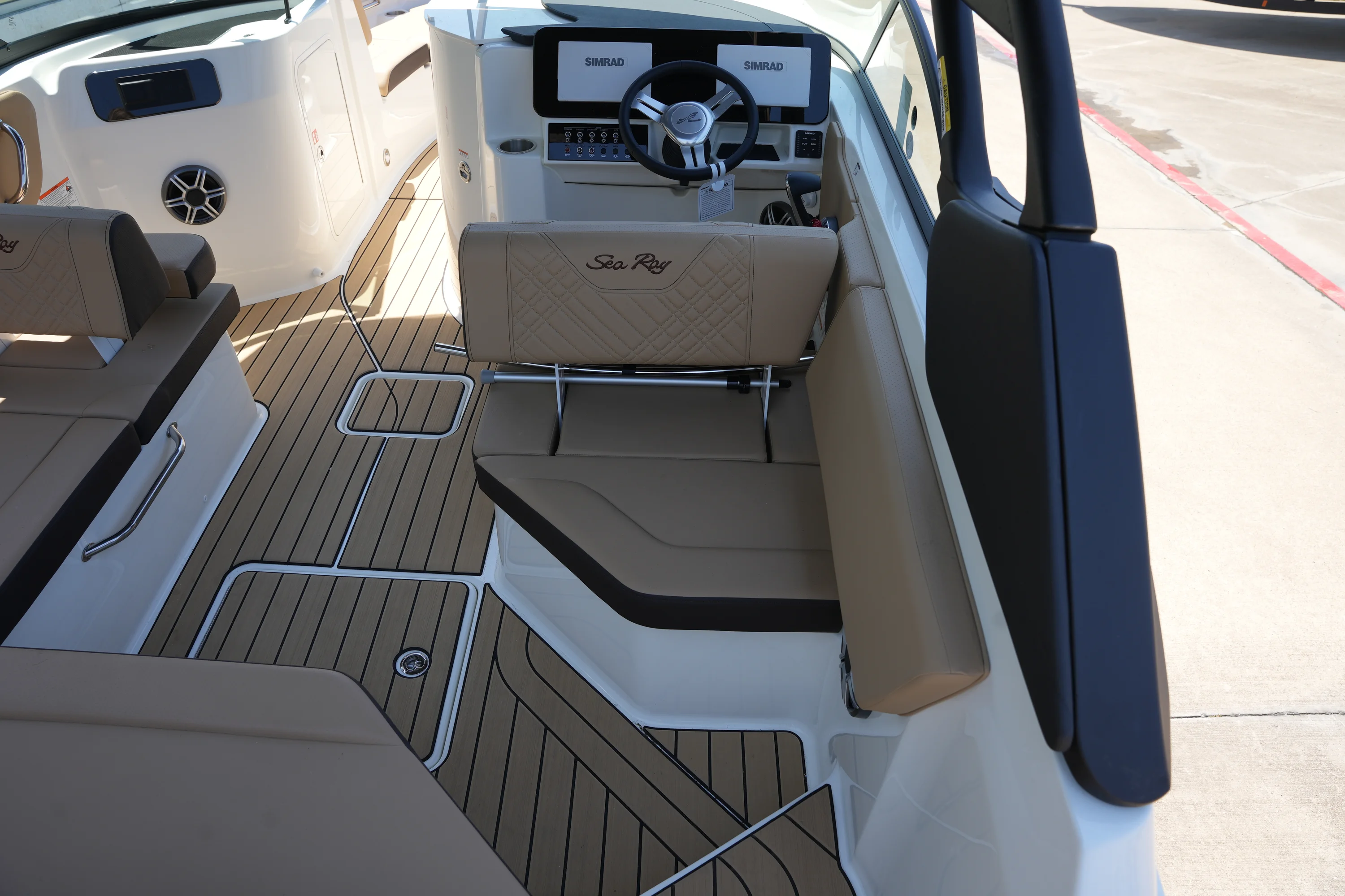 2026 Sea Ray SDX 230 Image Thumbnail #10
