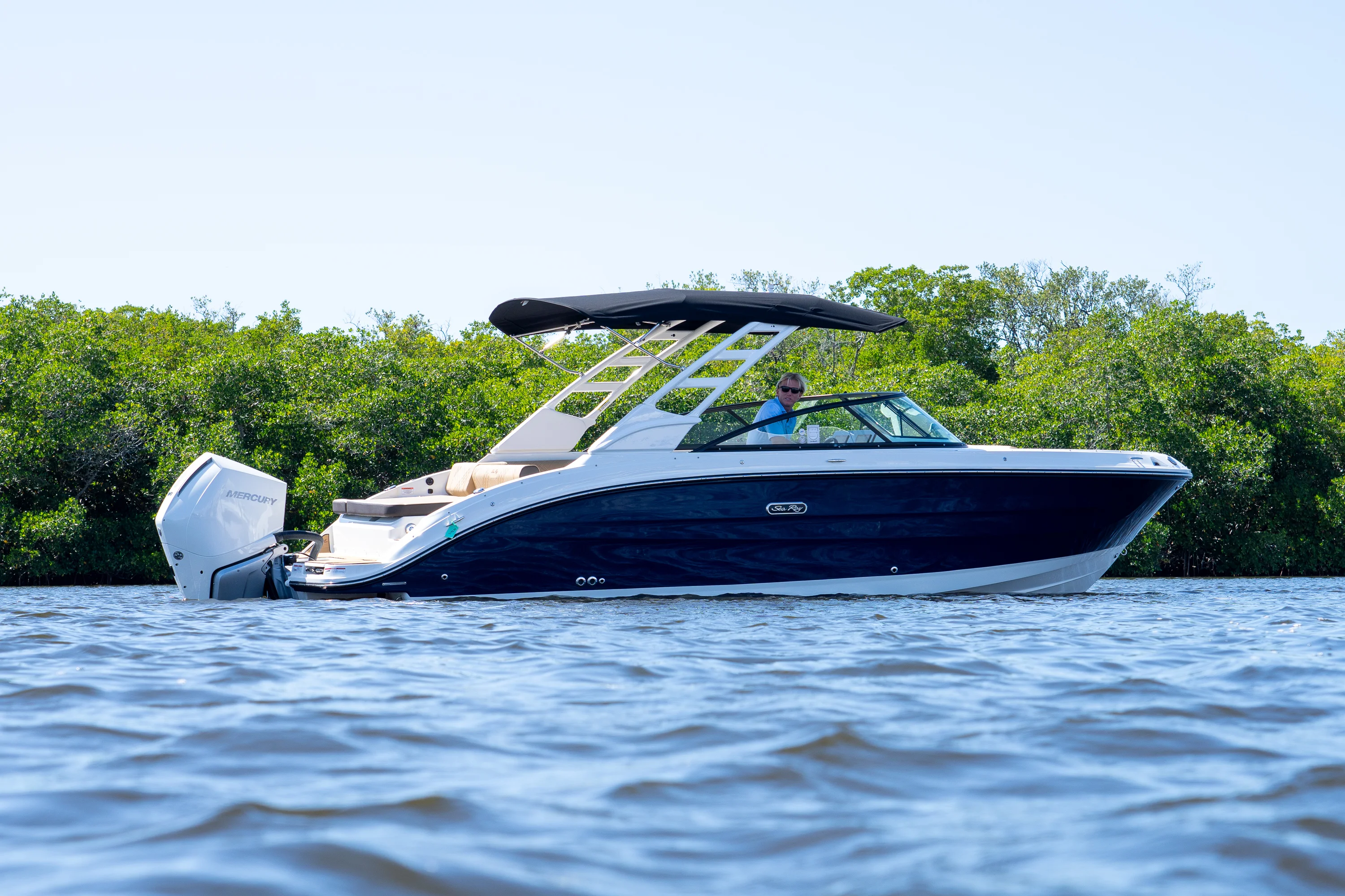 2026 Sea Ray SDX 250 Outboard Image Thumbnail #24