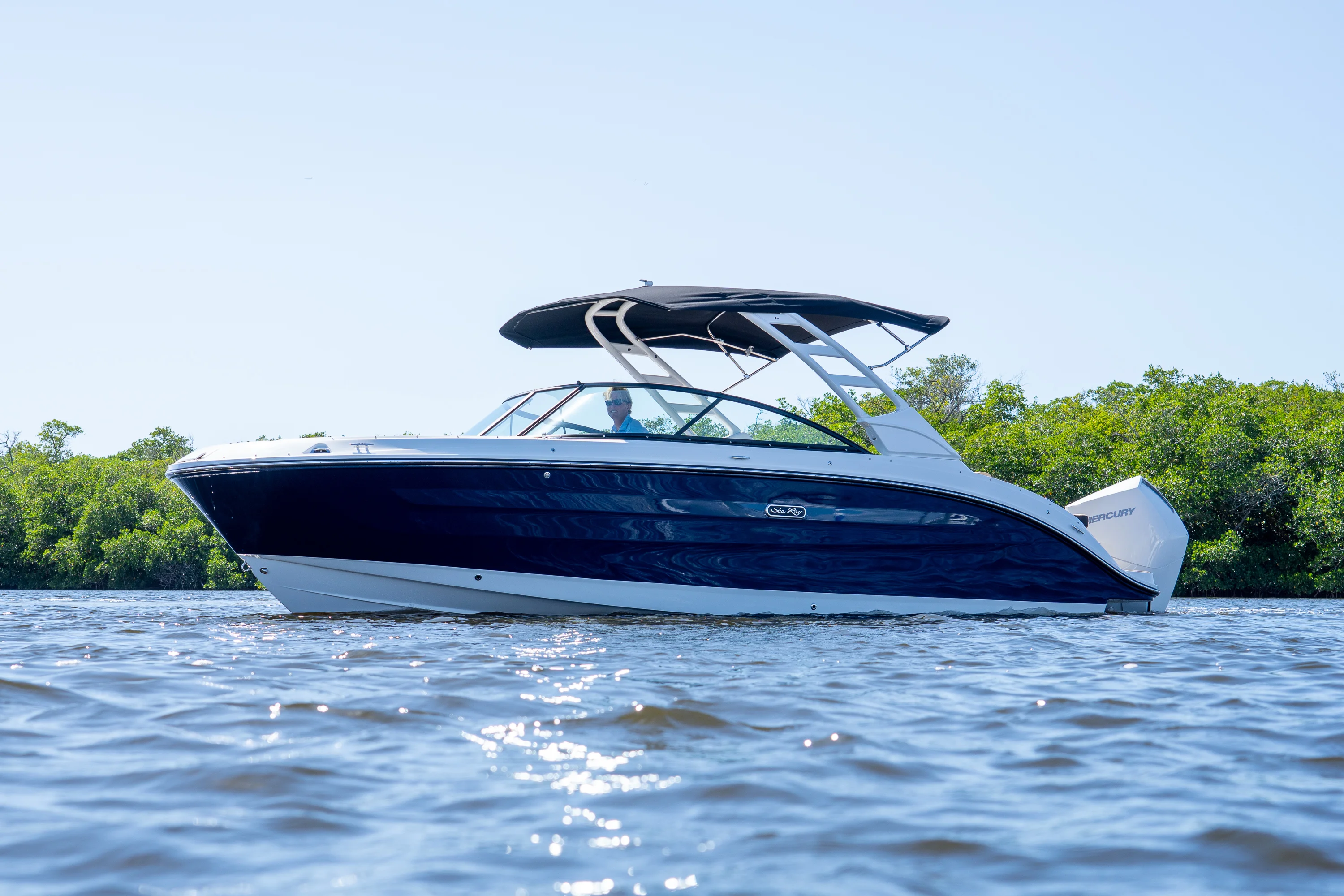 2026 Sea Ray SDX 250 Outboard Image Thumbnail #2