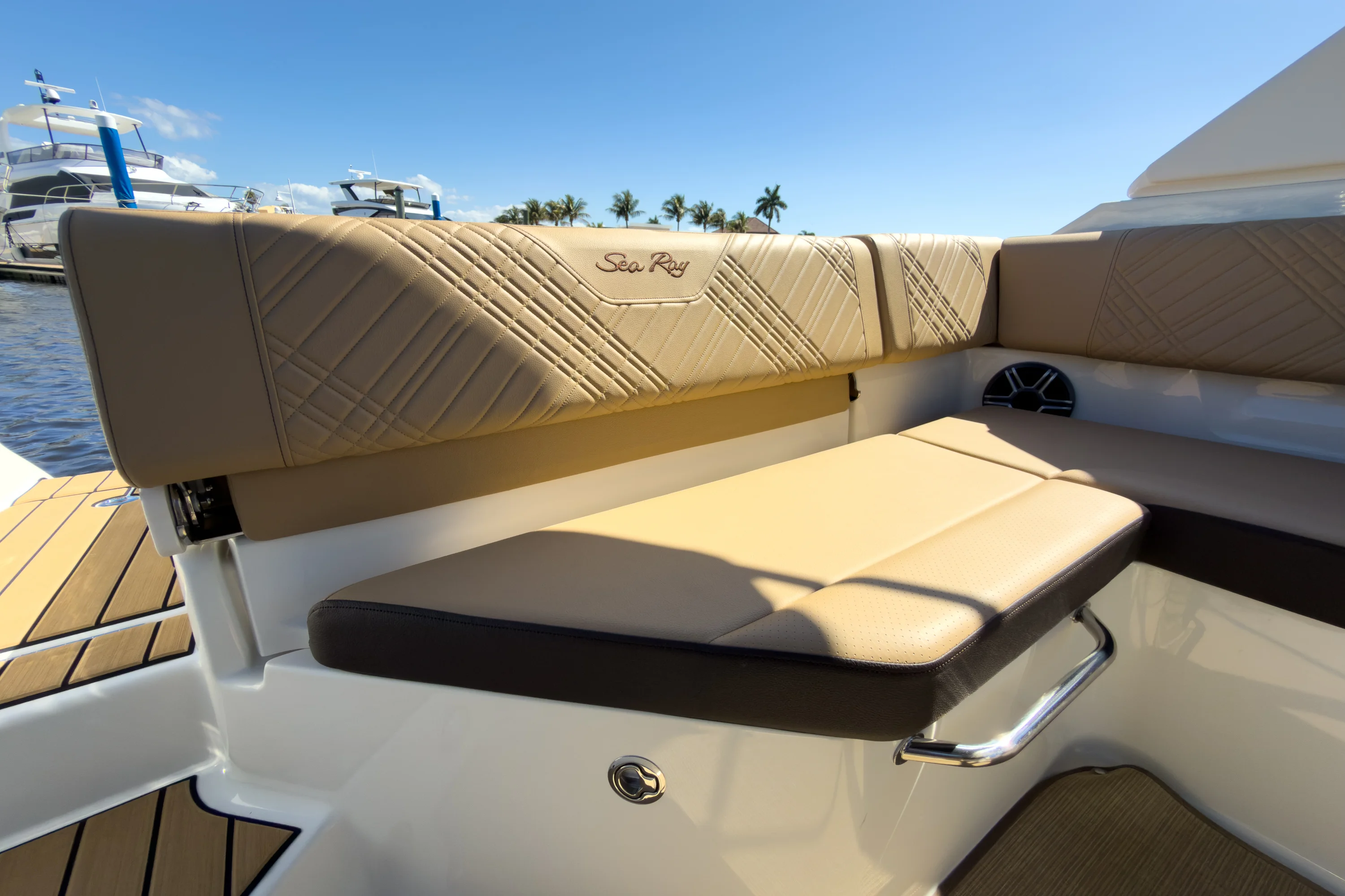 2026 Sea Ray SDX 250 Outboard Image Thumbnail #8