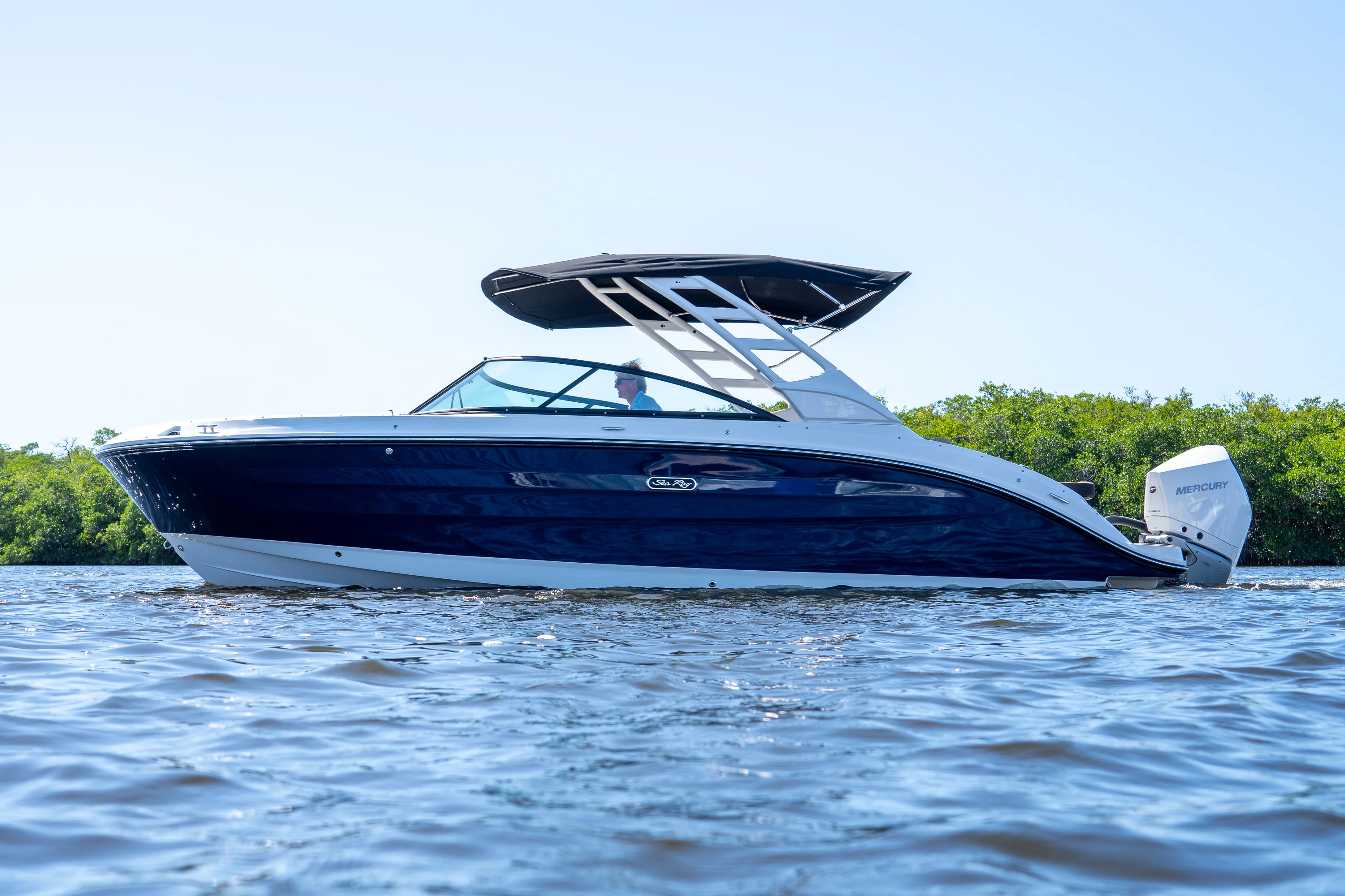 2026 Sea Ray SDX 250 Outboard Image Thumbnail #38