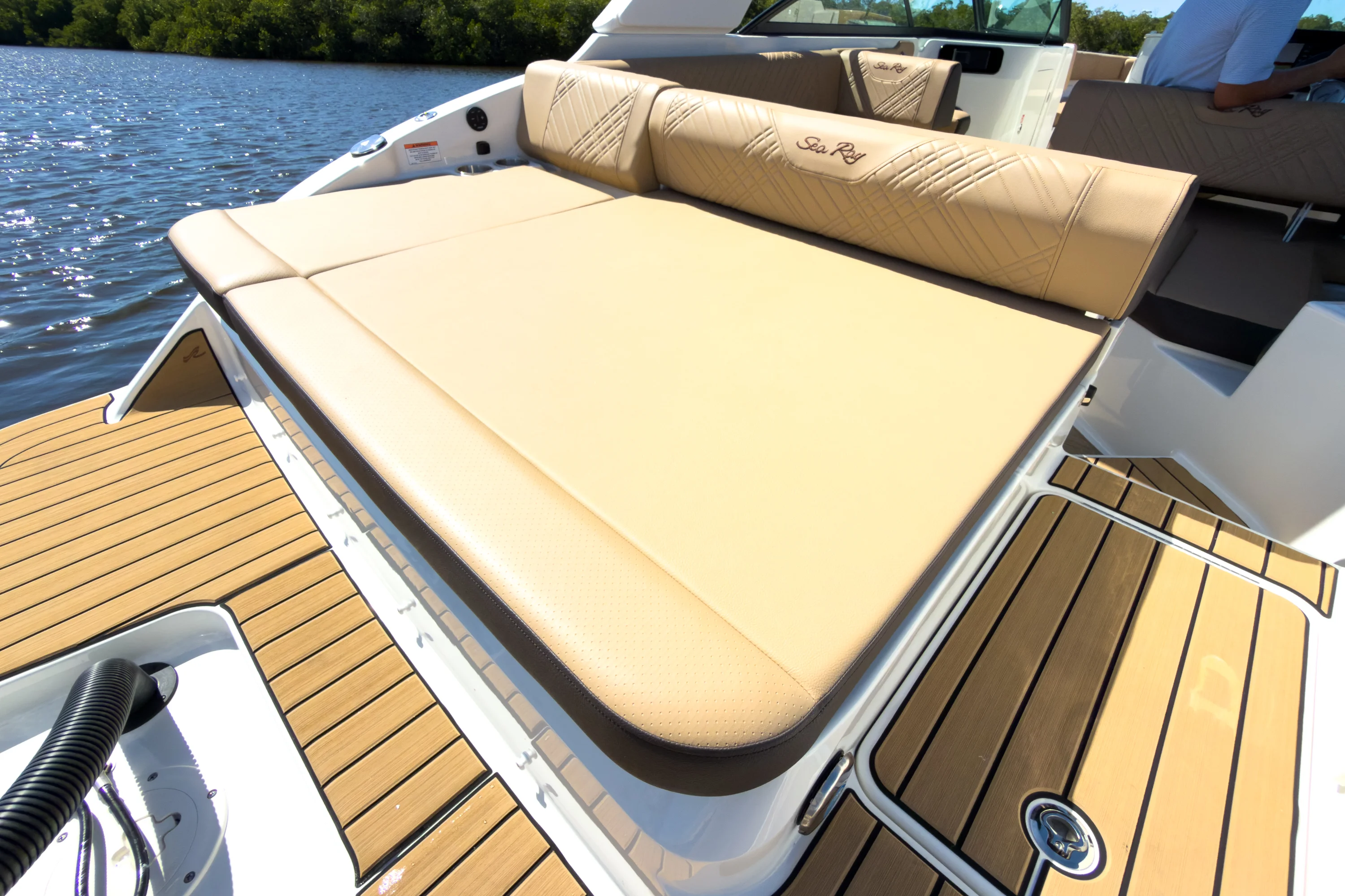 2026 Sea Ray SDX 250 Outboard Image Thumbnail #5