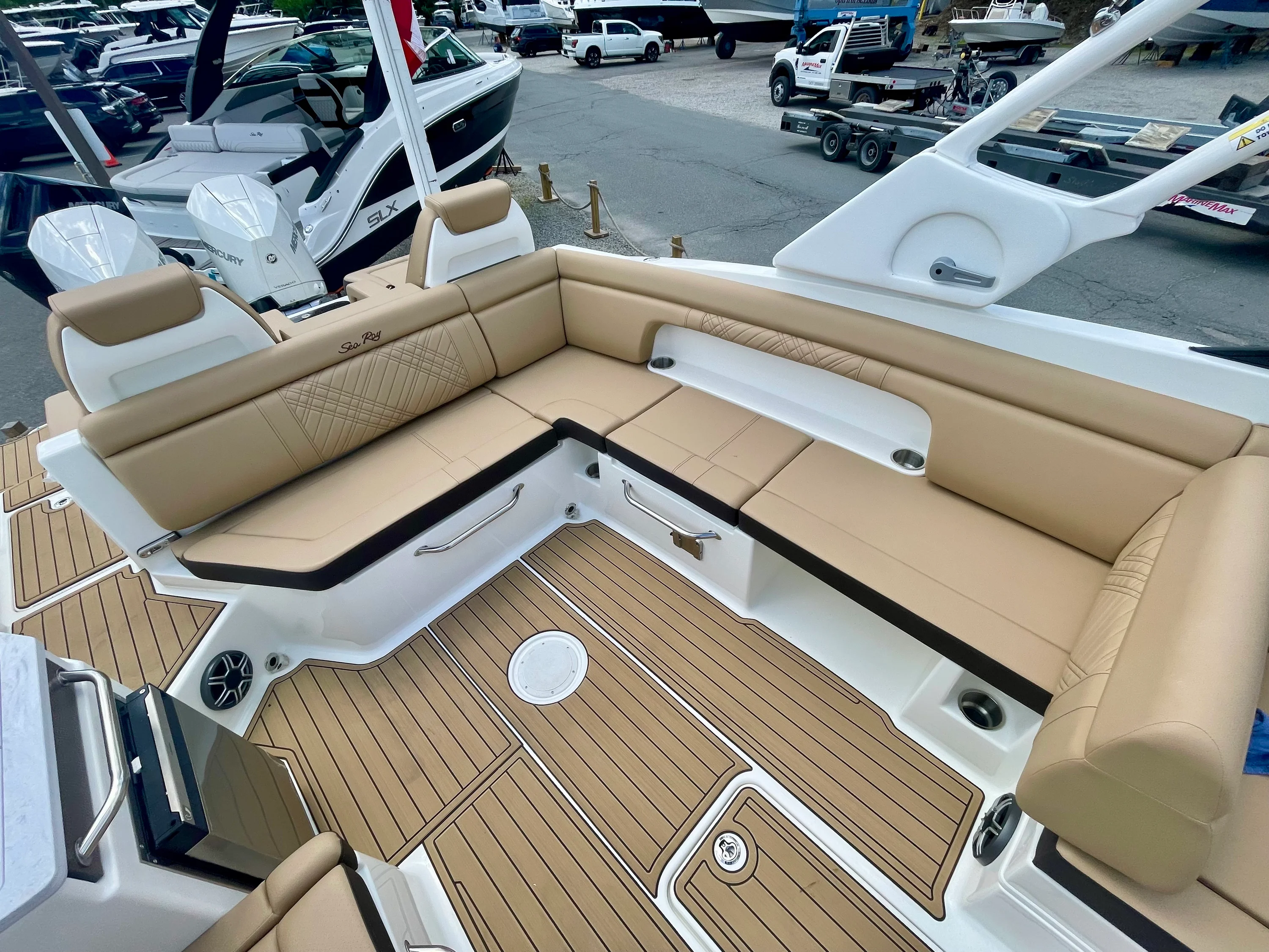 2026 Sea Ray SDX 290 Outboard Image Thumbnail #6