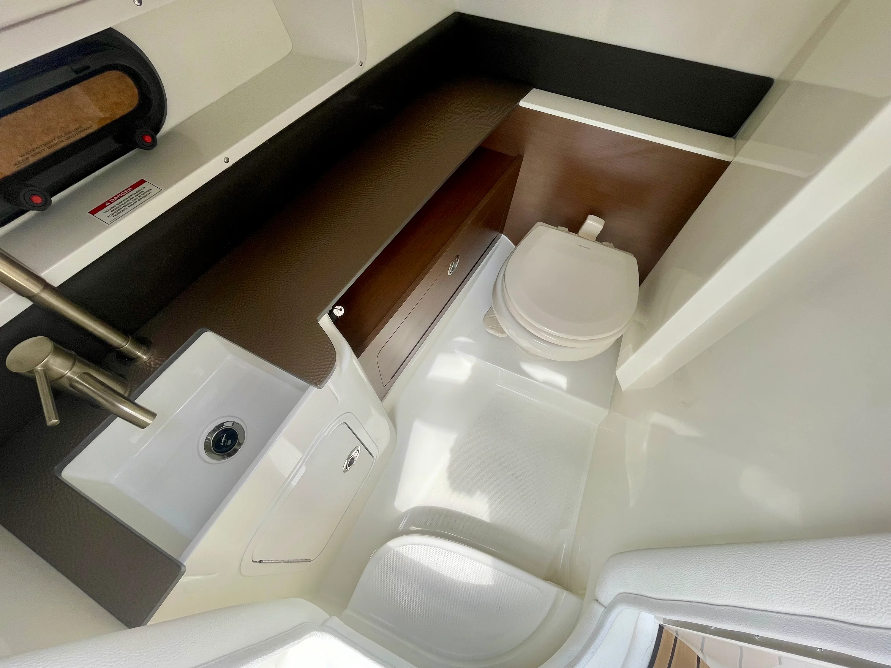 2026 Sea Ray SDX 290 Outboard Image Thumbnail #11