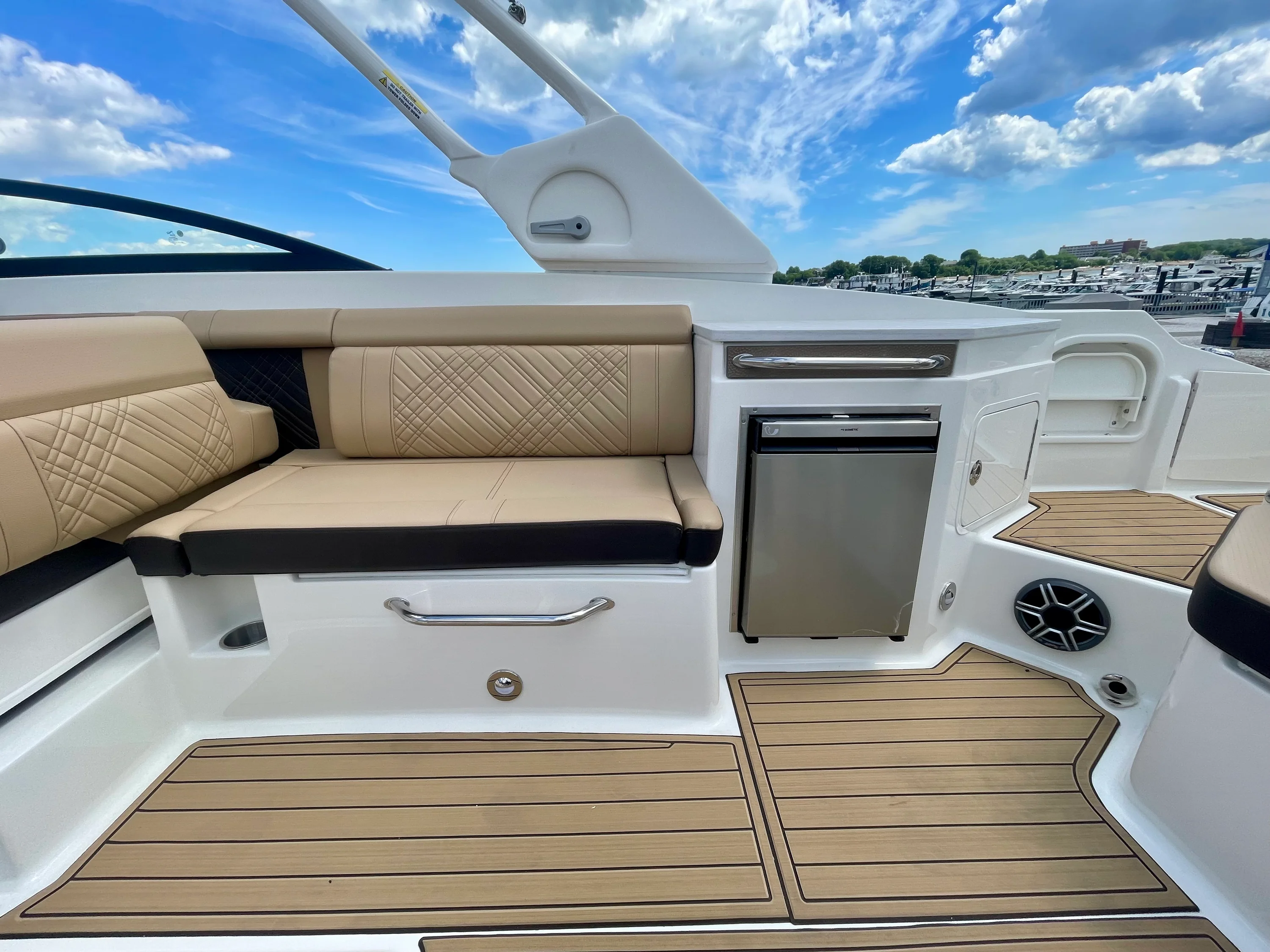 2026 Sea Ray SDX 290 Outboard Image Thumbnail #4
