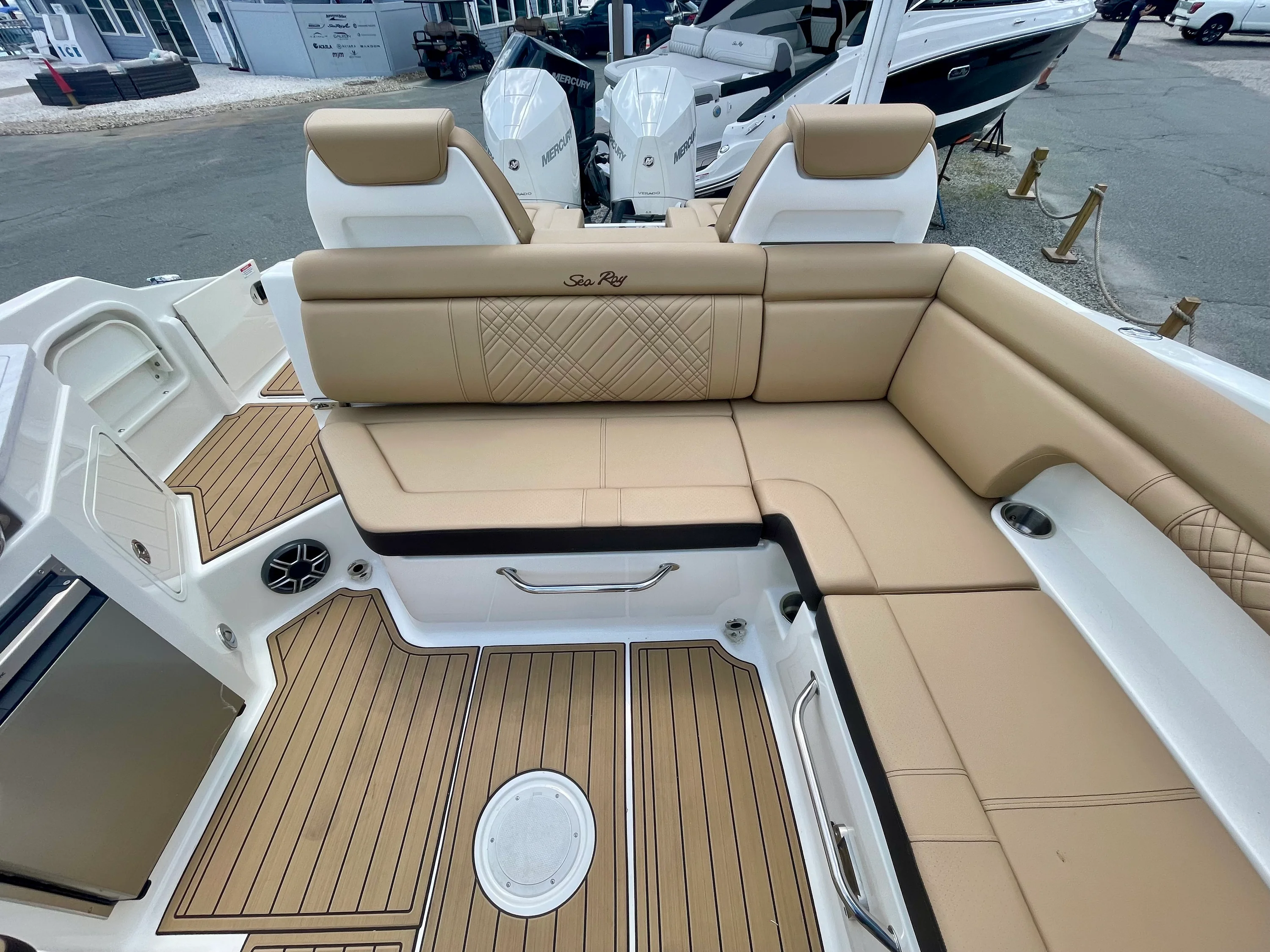 2026 Sea Ray SDX 290 Outboard Image Thumbnail #5