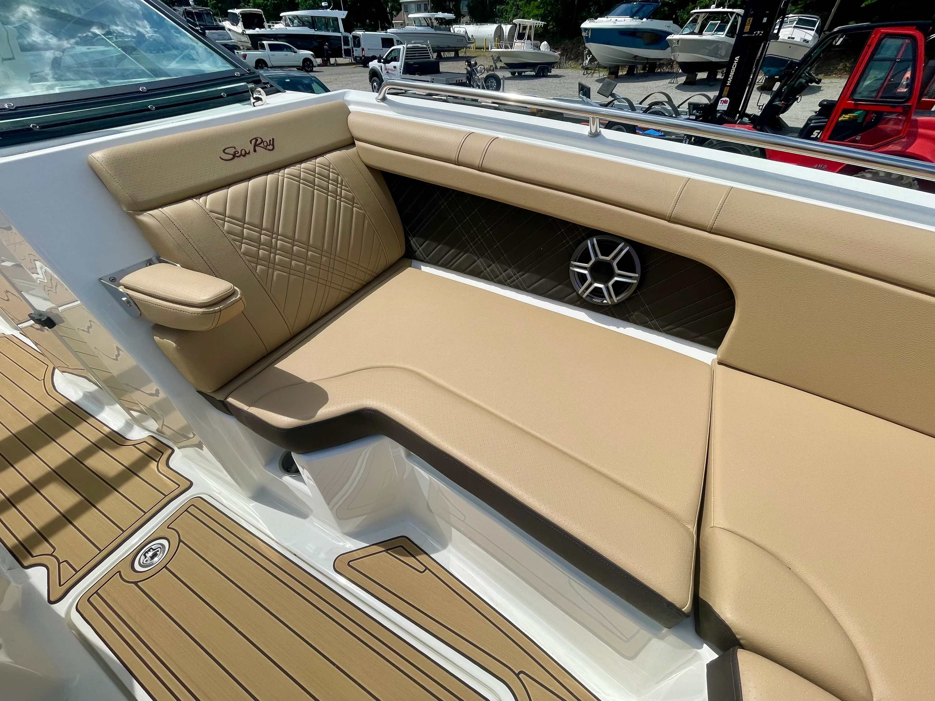2026 Sea Ray SDX 290 Outboard Image Thumbnail #13