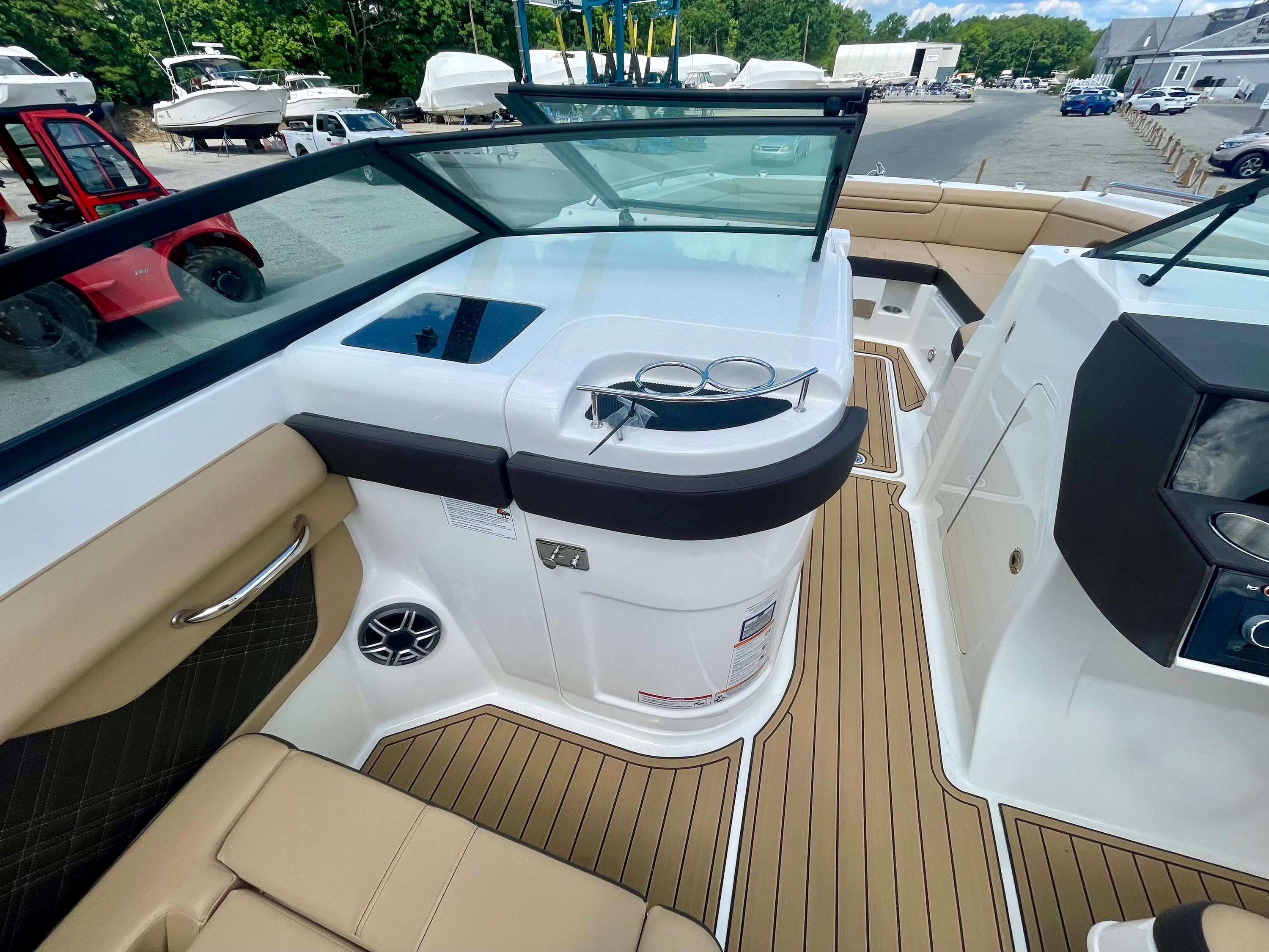 2026 Sea Ray SDX 290 Outboard Image Thumbnail #10