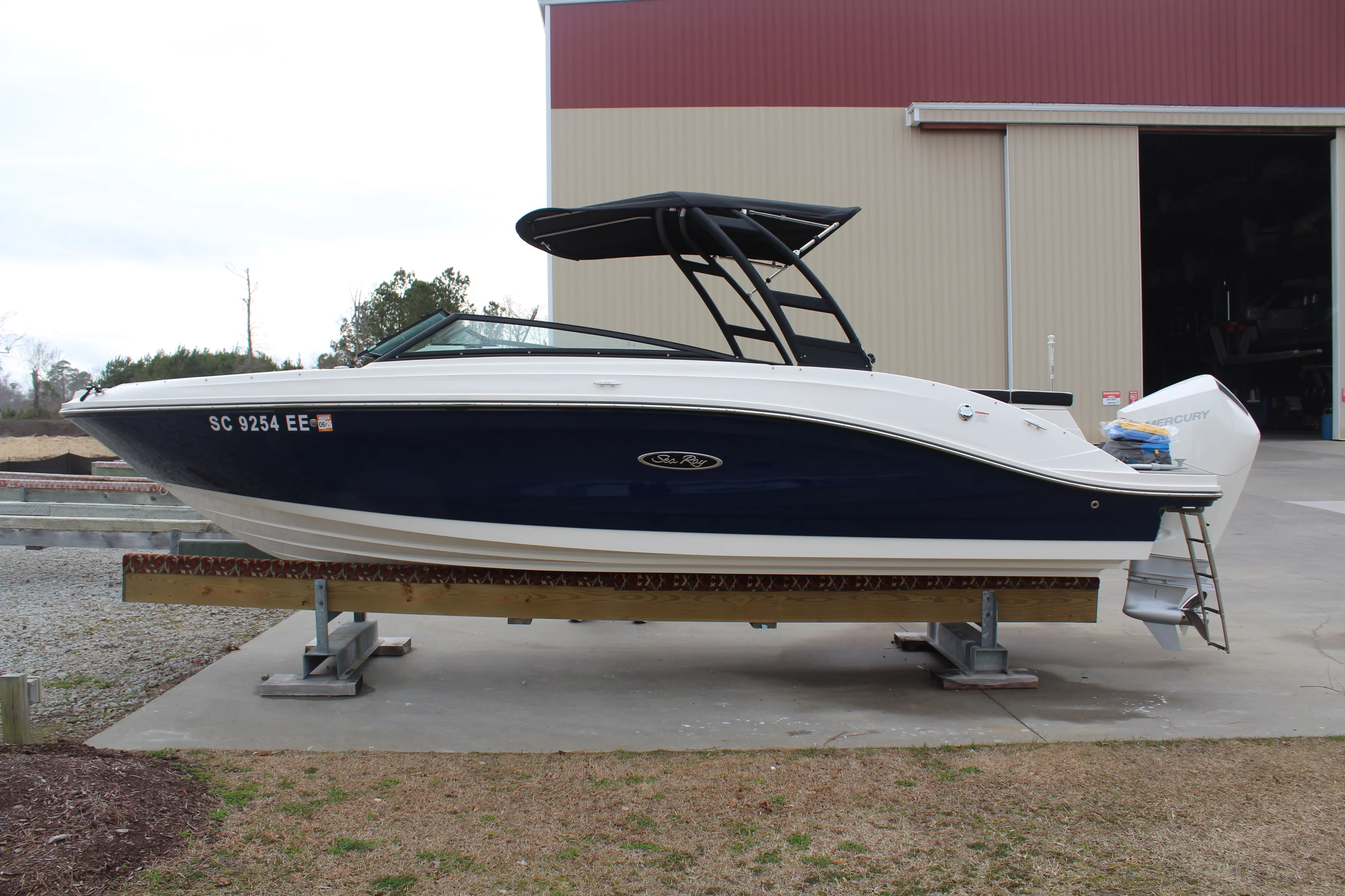 2024 Sea Ray 230 SPX OB Image Thumbnail #1