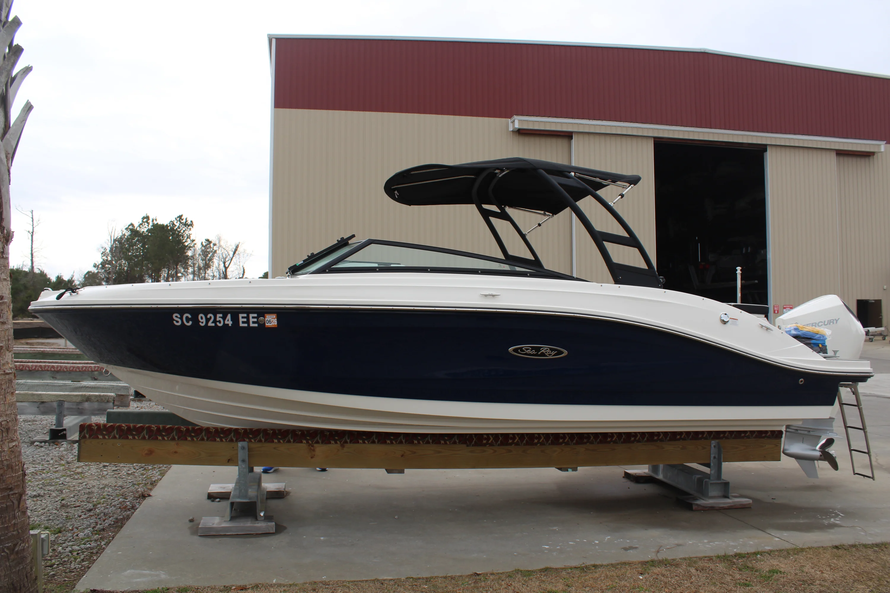 2024 Sea Ray 230 SPX OB Image Thumbnail #5