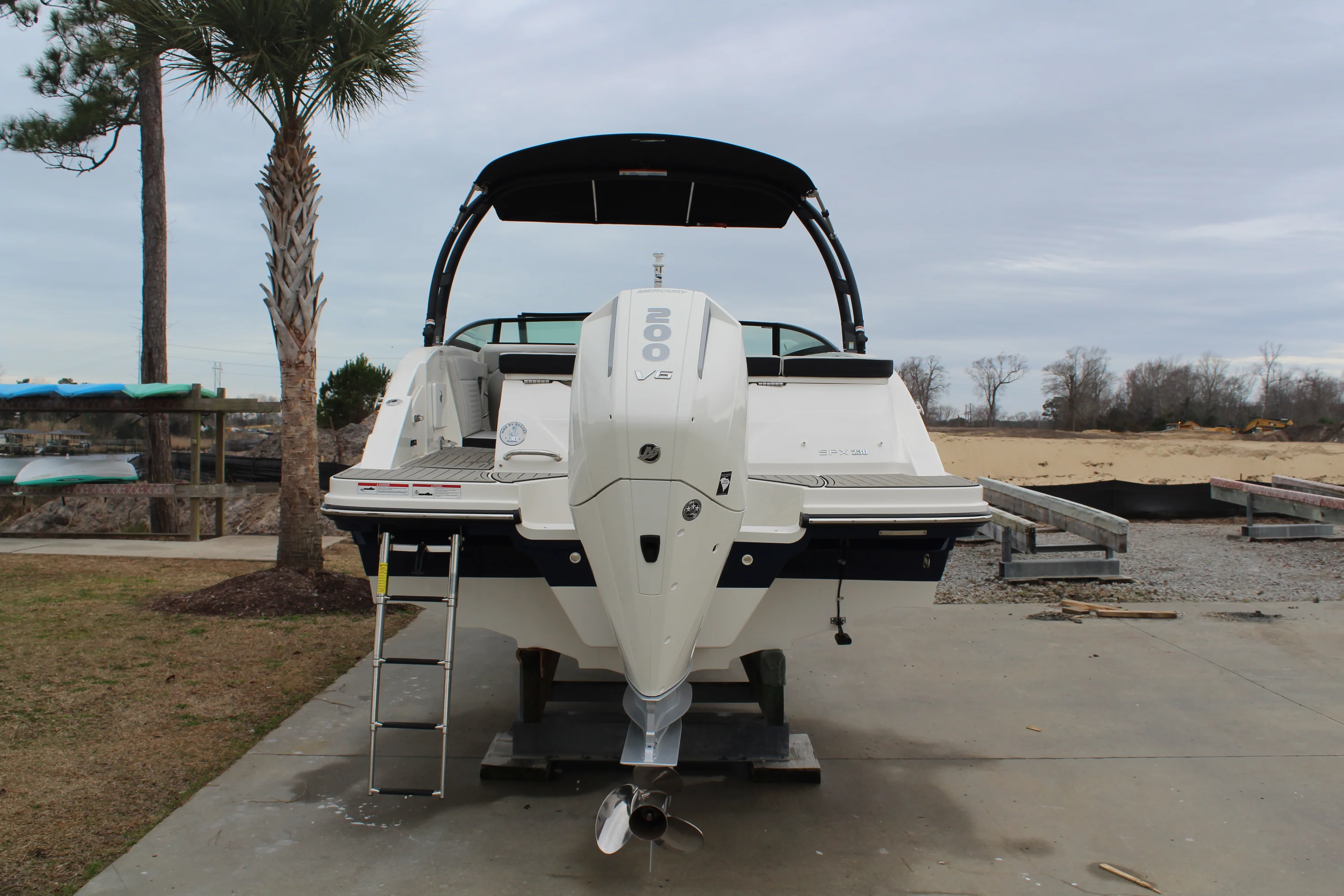 2024 Sea Ray 230 SPX OB Image Thumbnail #3