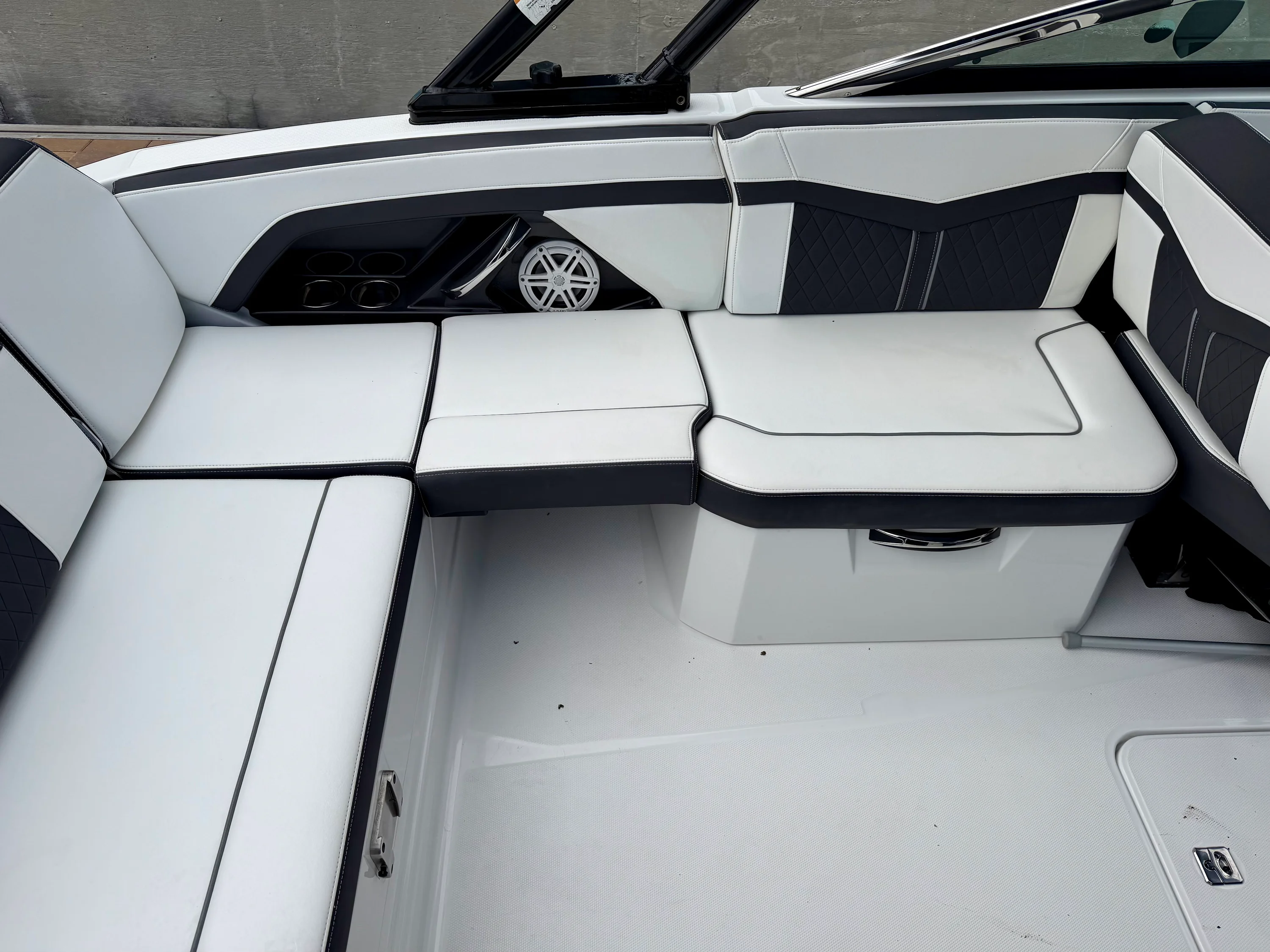 2021 Monterey 275 SS Image Thumbnail #17