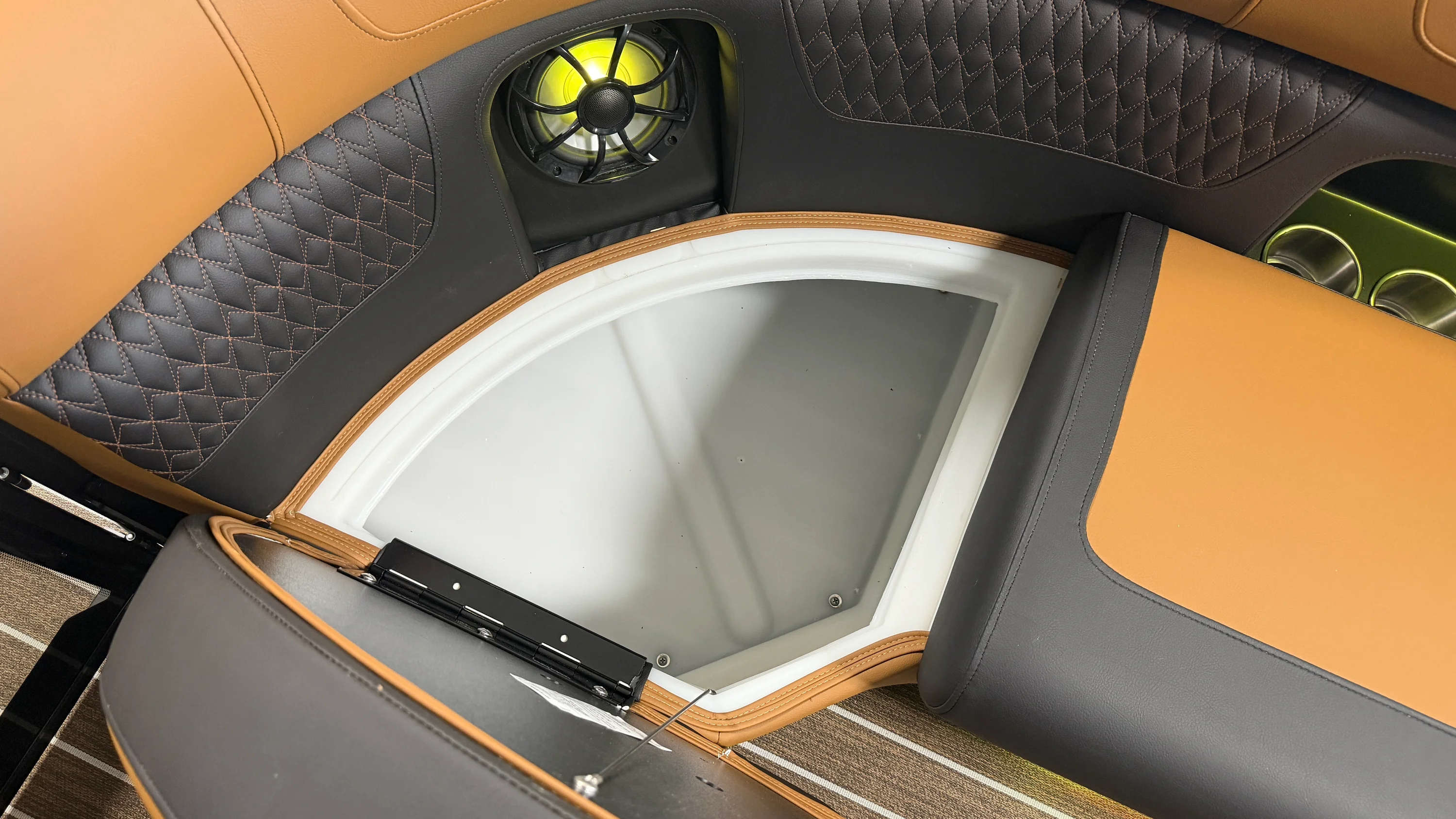 2026 Premier 230 SOLARIS Image Thumbnail #14