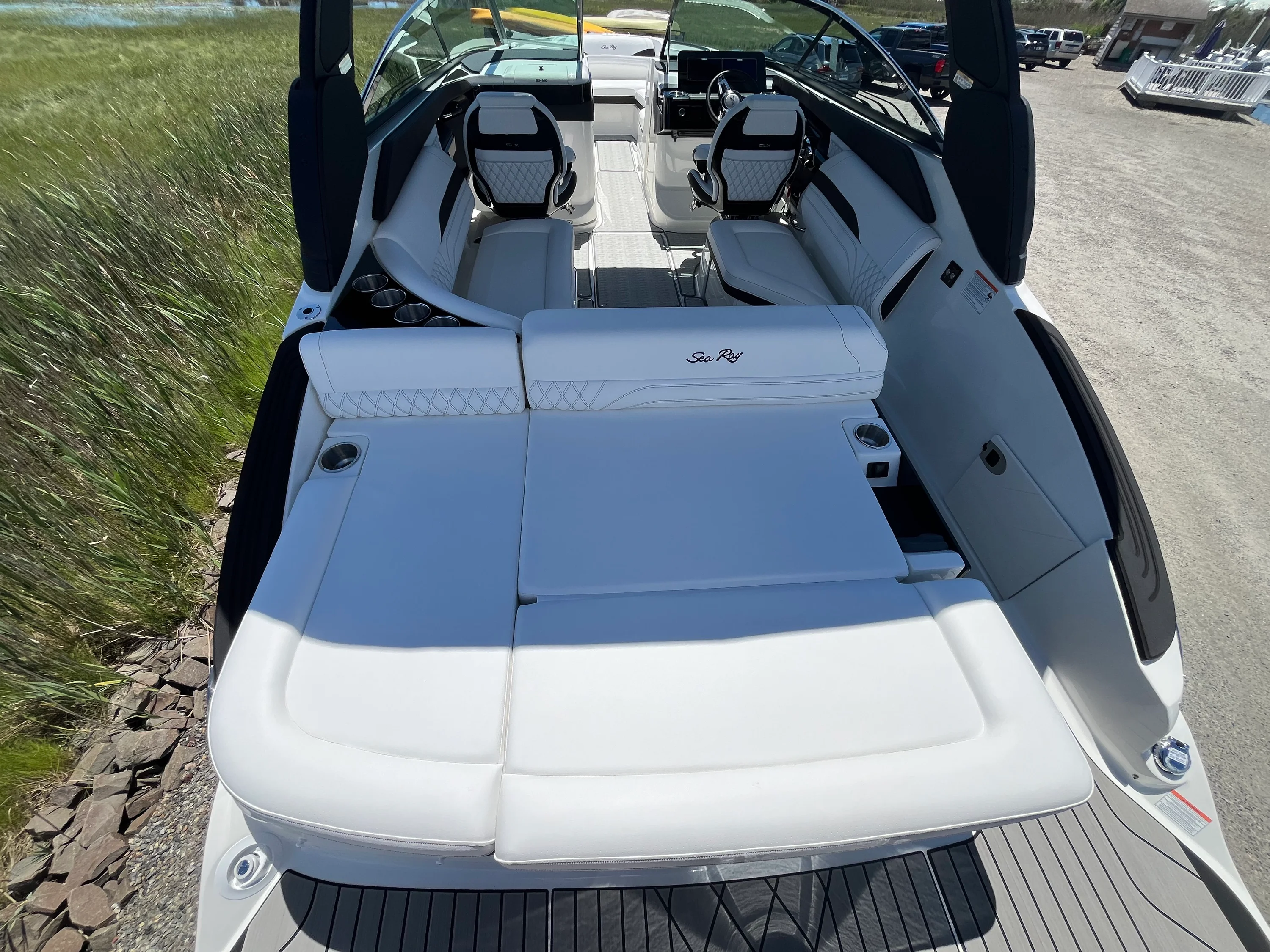 2026 Sea Ray SLX 260 Outboard Image Thumbnail #2