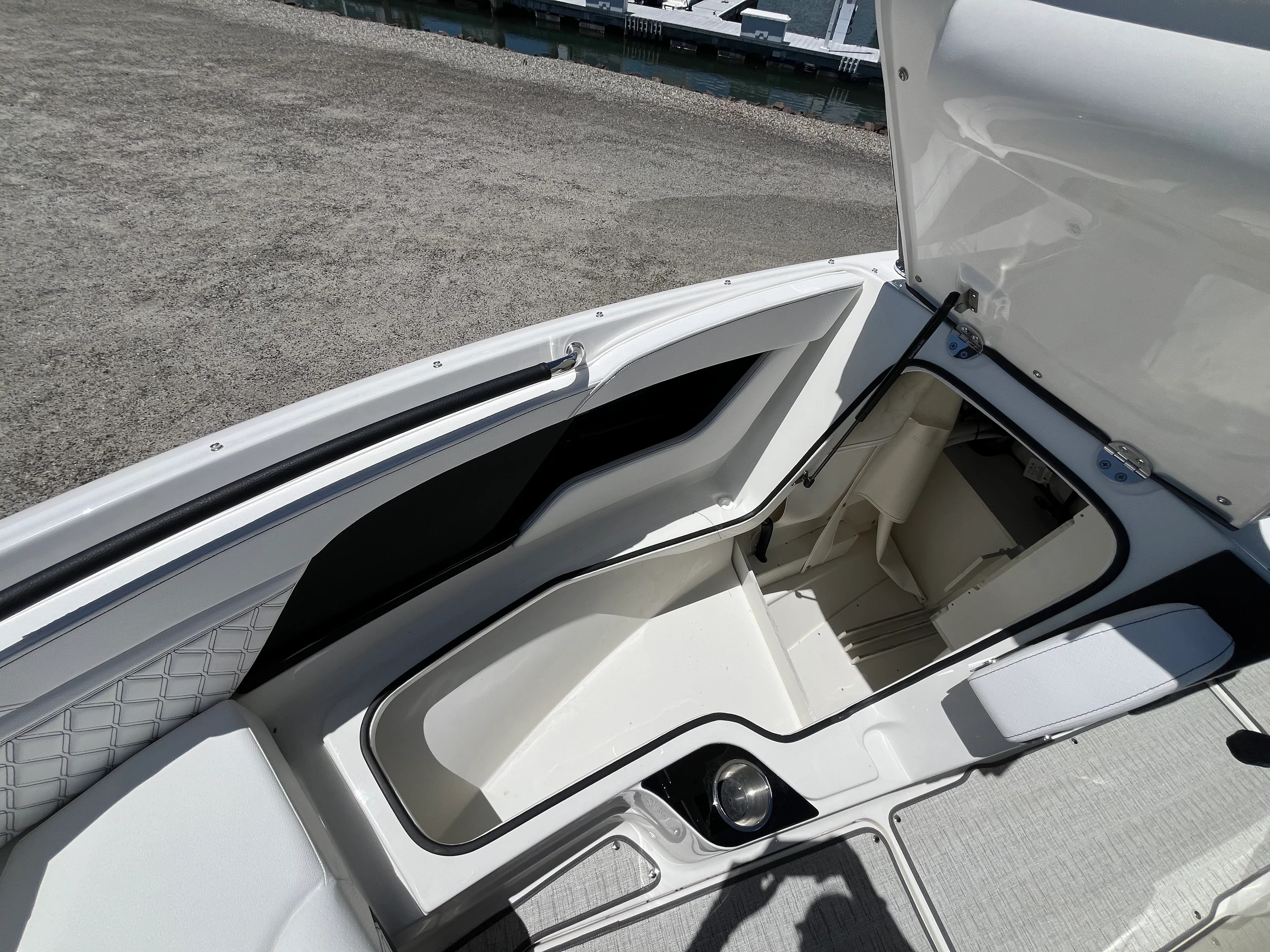2026 Sea Ray SLX 260 Outboard Image Thumbnail #21