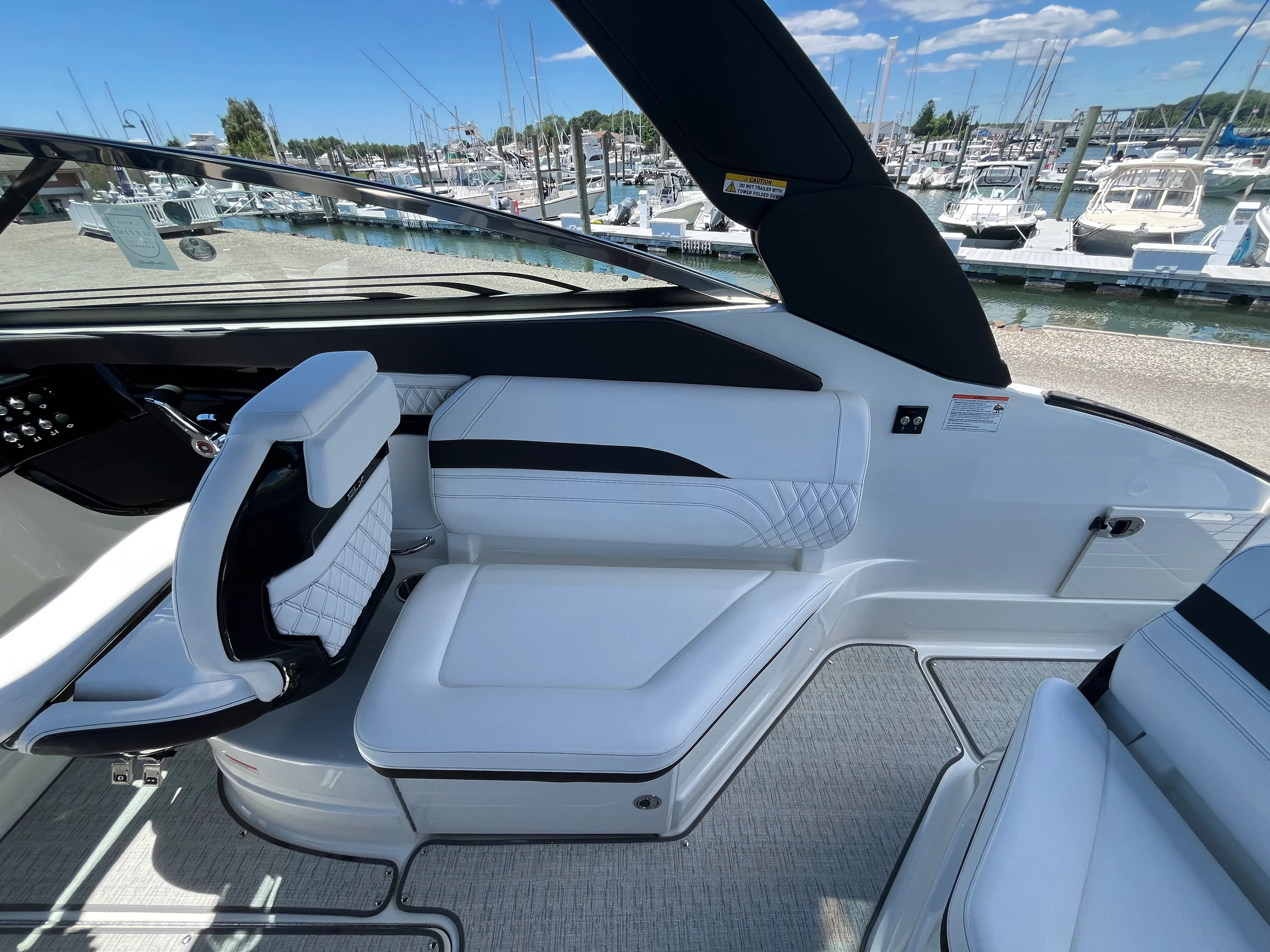 2026 Sea Ray SLX 260 Outboard Image Thumbnail #7
