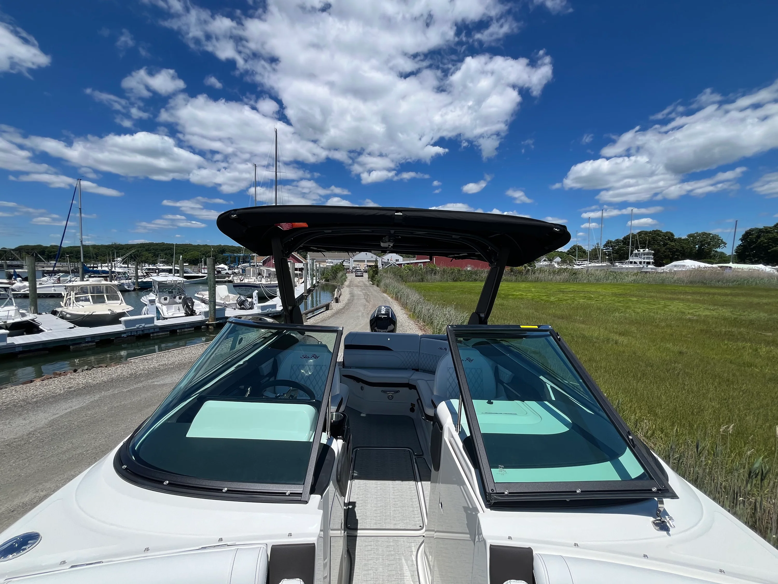 2026 Sea Ray SLX 260 Outboard Image Thumbnail #24