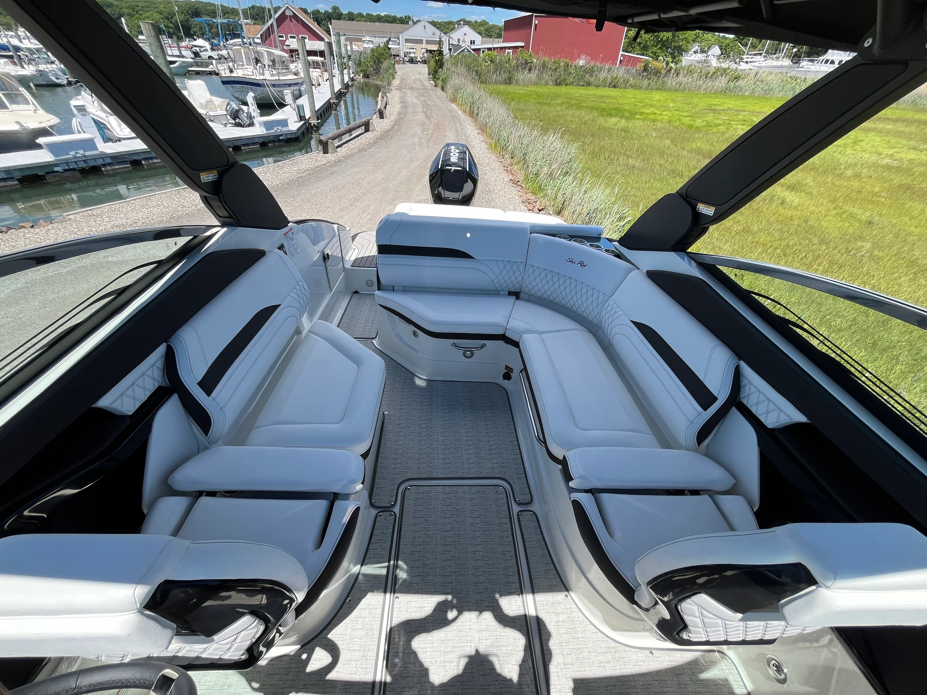 2026 Sea Ray SLX 260 Outboard Image Thumbnail #12