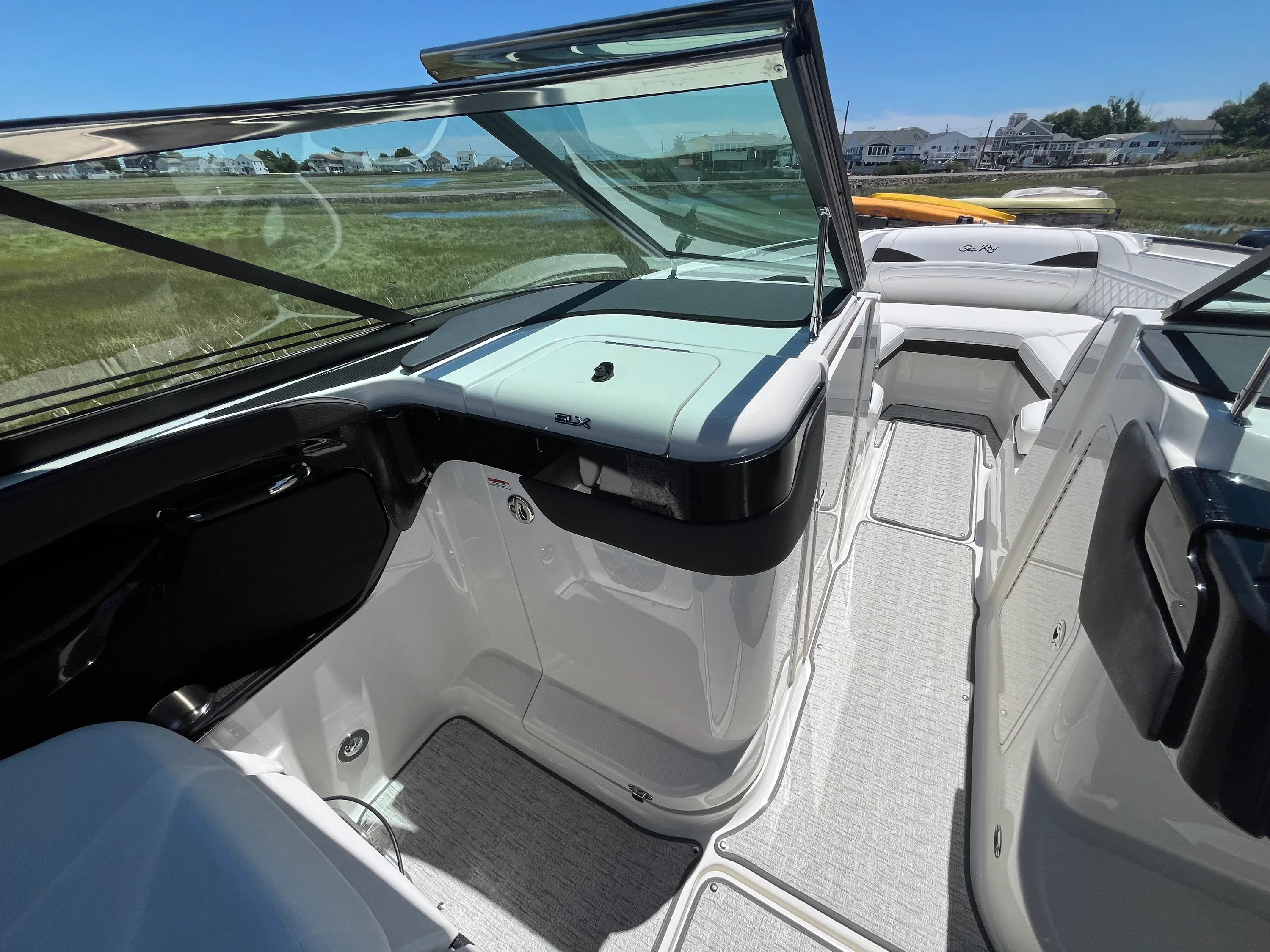 2026 Sea Ray SLX 260 Outboard Image Thumbnail #13