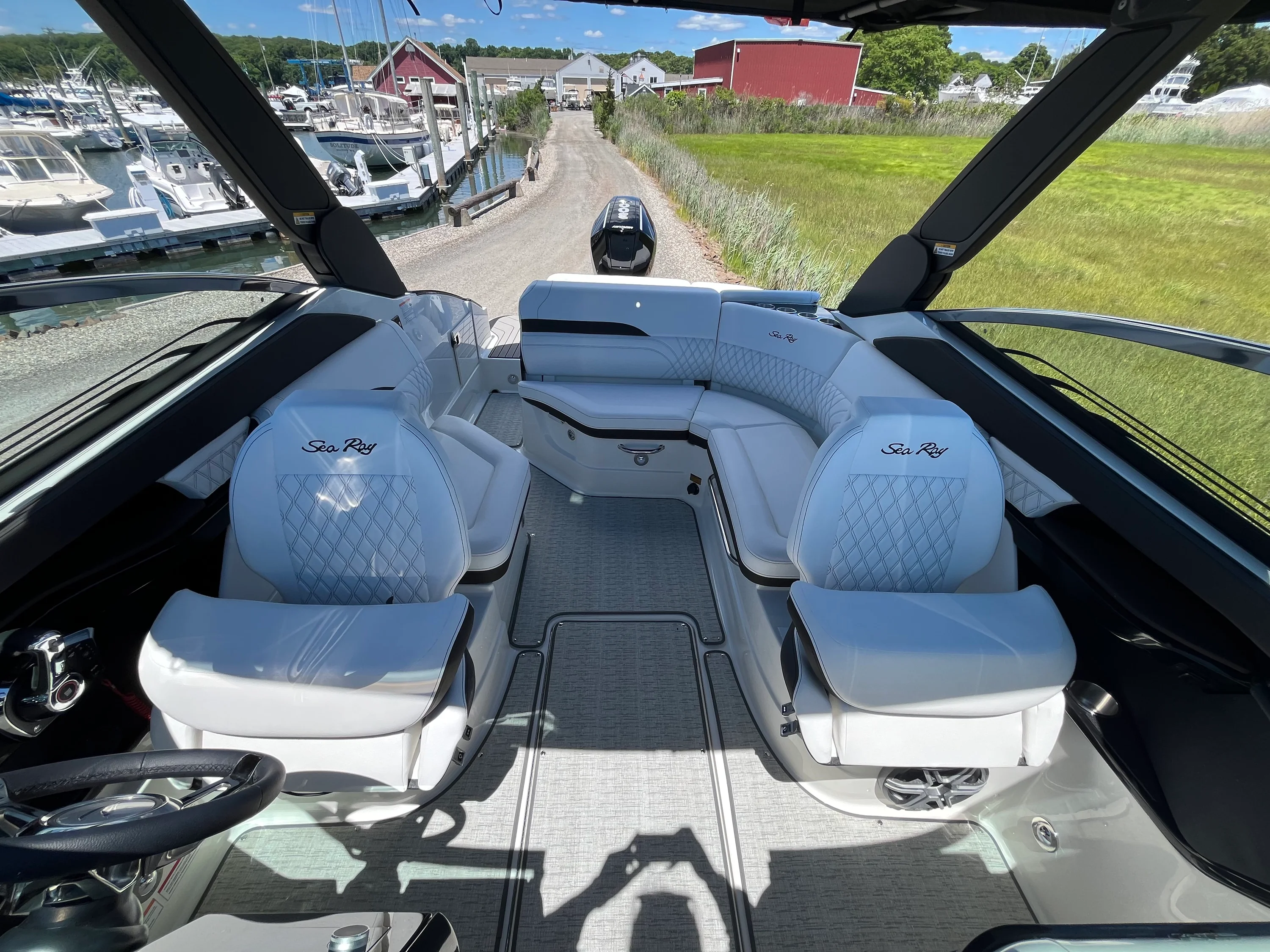 2026 Sea Ray SLX 260 Outboard Image Thumbnail #9
