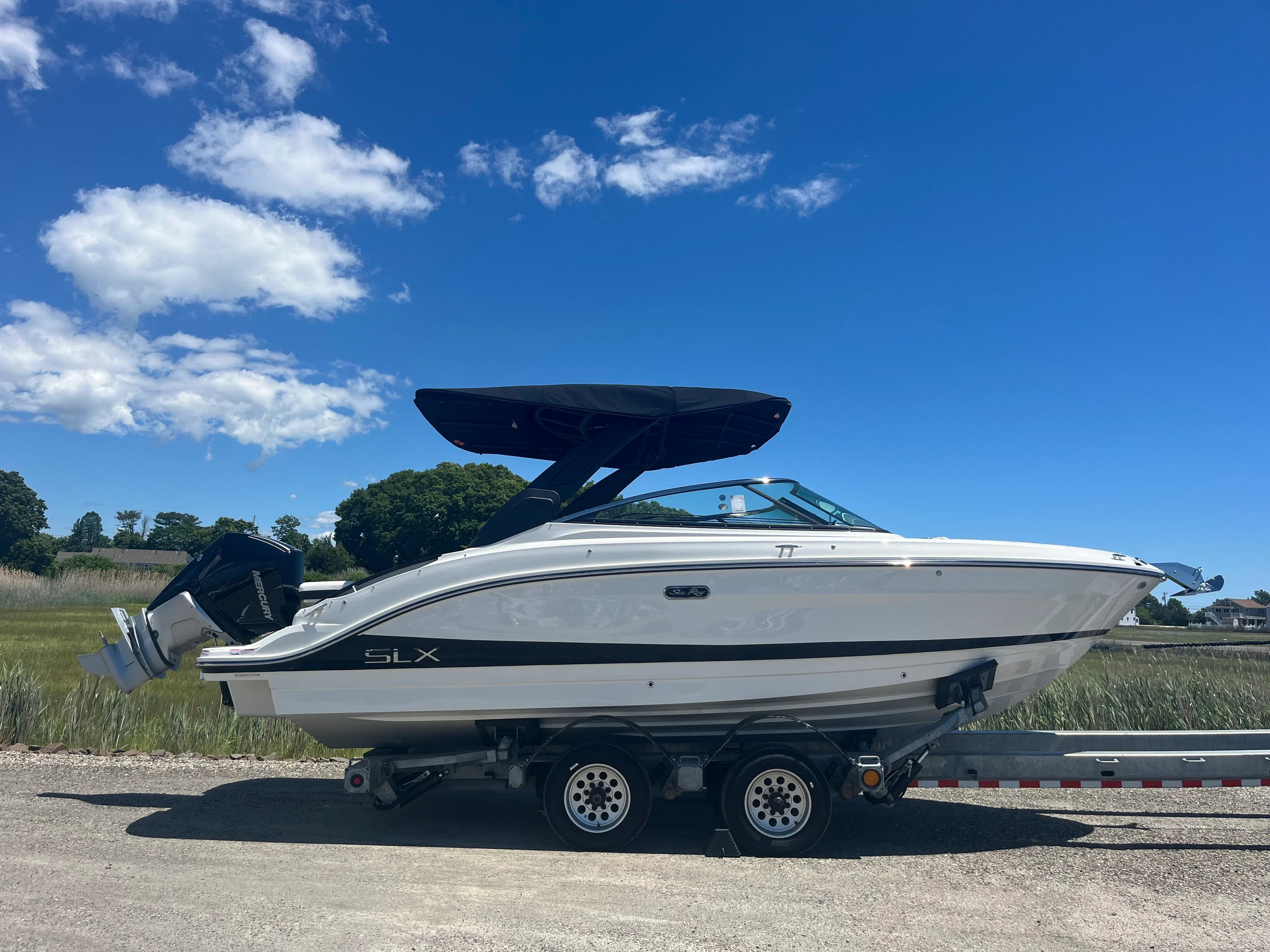 2026 Sea Ray SLX 260 Outboard Image Thumbnail #0