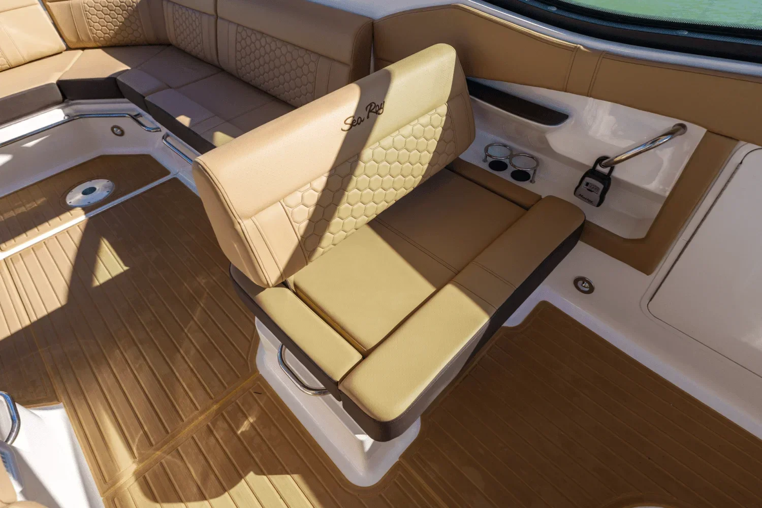 2024 Sea Ray 320 SUNDANCER Image Thumbnail #15