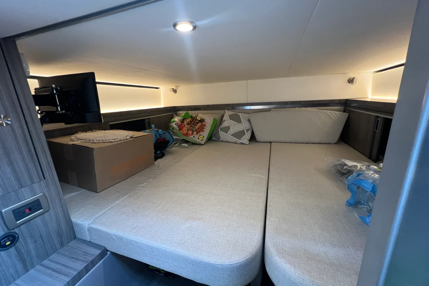 2024 Sea Ray 320 SUNDANCER Image Thumbnail #36