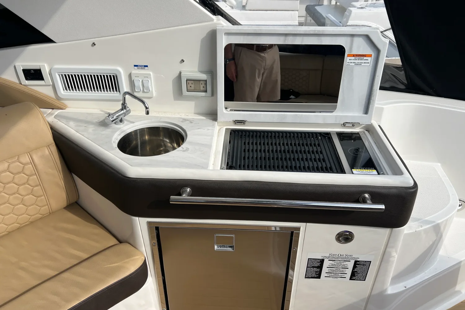 2024 Sea Ray 320 SUNDANCER Image Thumbnail #13