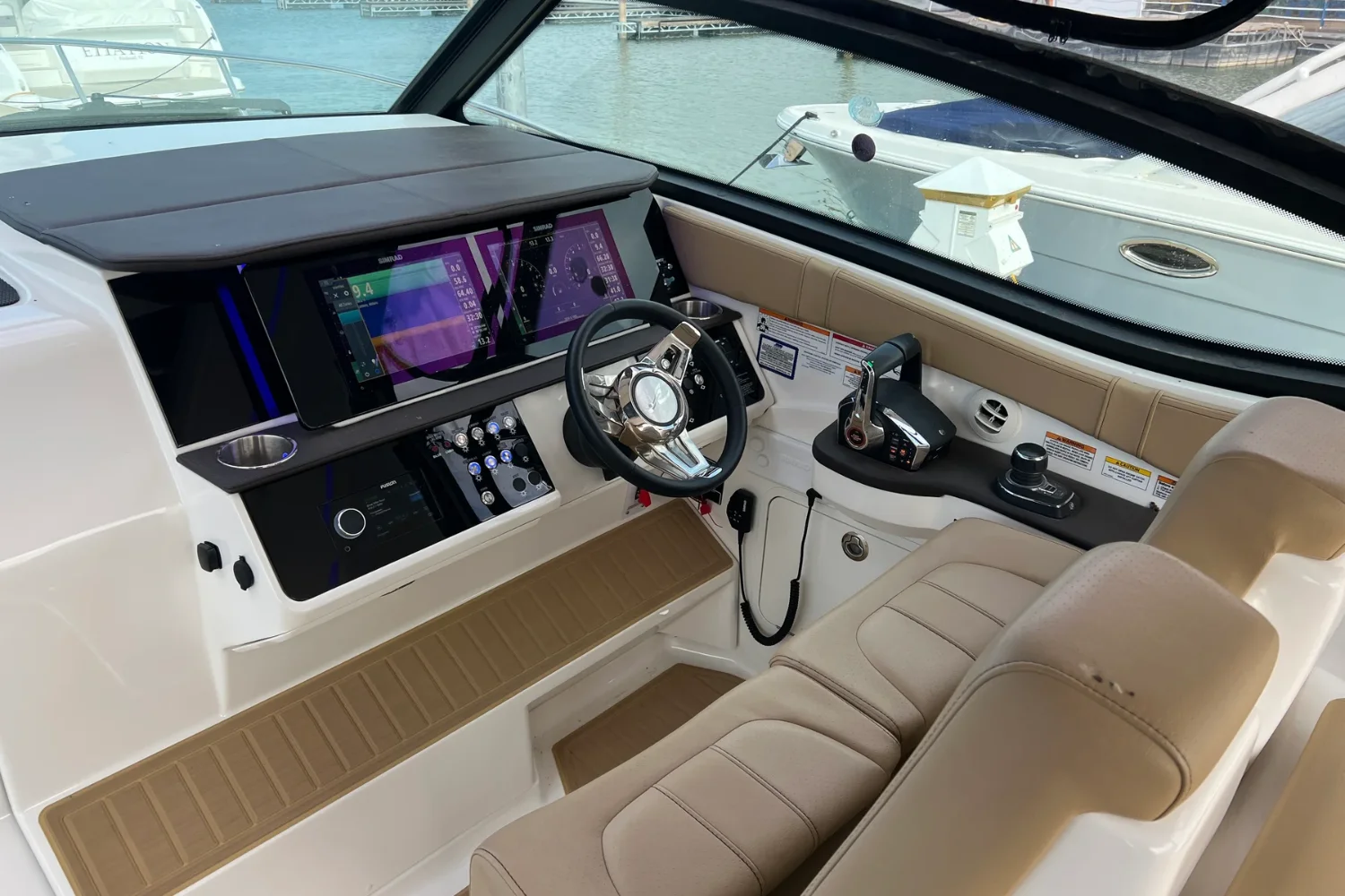 2024 Sea Ray 320 SUNDANCER Image Thumbnail #17