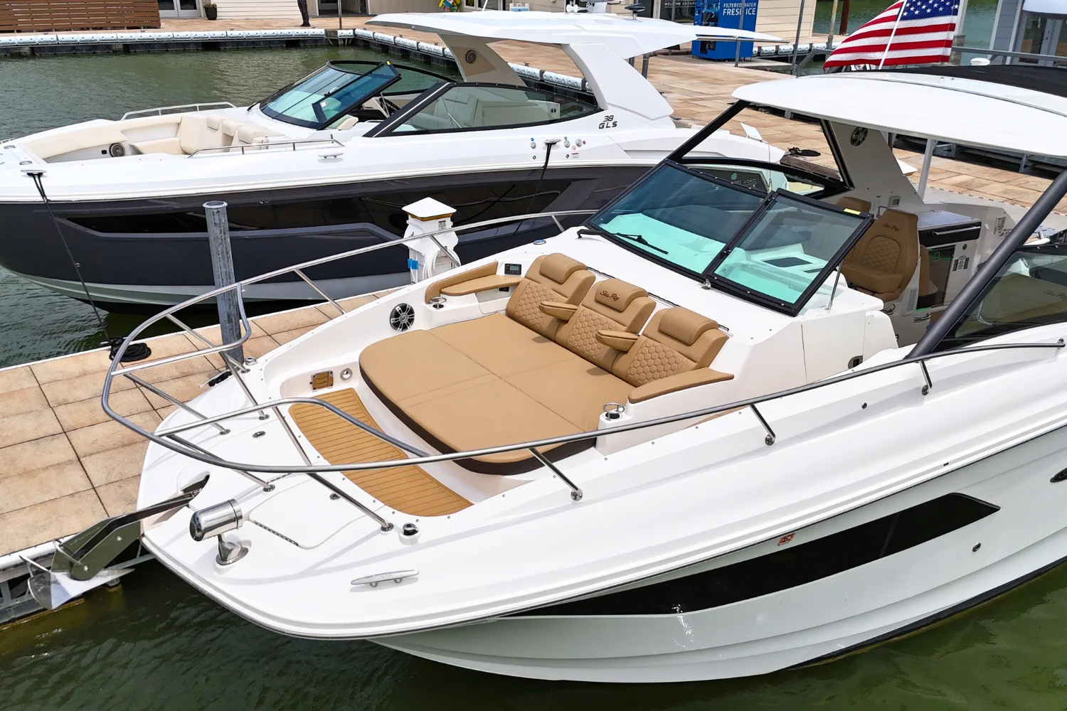 2024 Sea Ray 320 SUNDANCER Image Thumbnail #4