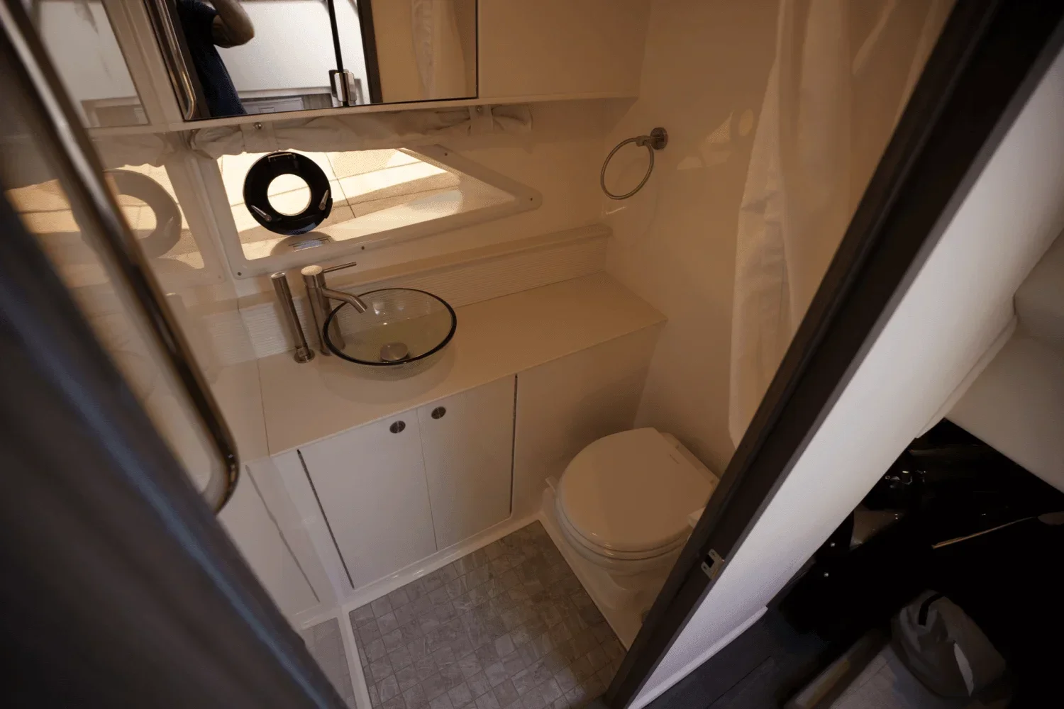 2024 Sea Ray 320 SUNDANCER Image Thumbnail #37