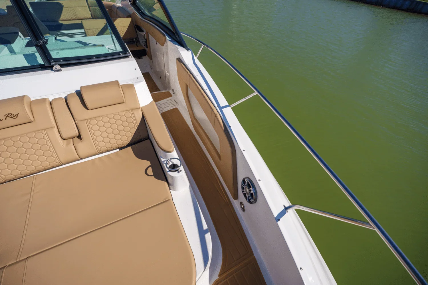 2024 Sea Ray 320 SUNDANCER Image Thumbnail #5