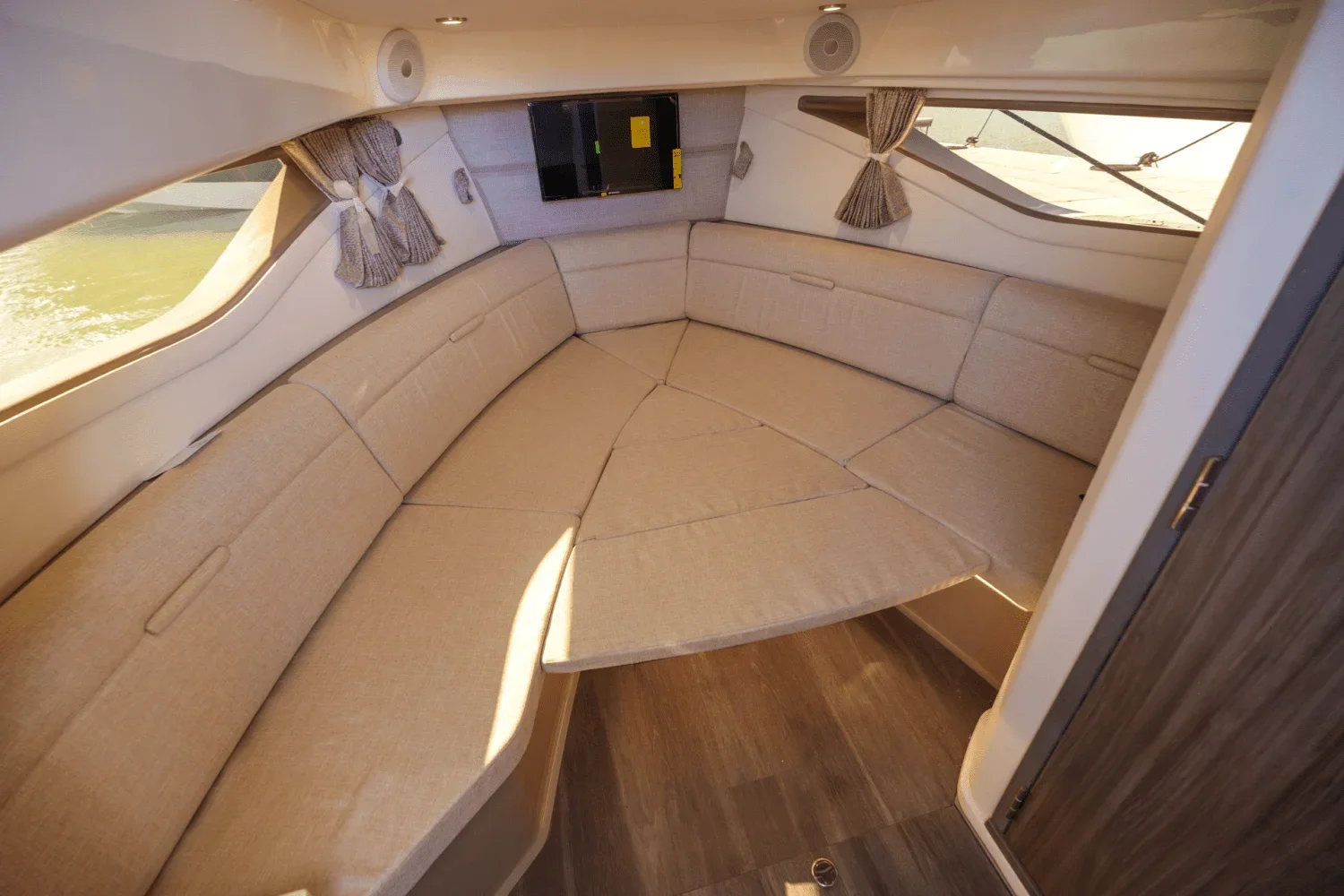 2024 Sea Ray 320 SUNDANCER Image Thumbnail #31