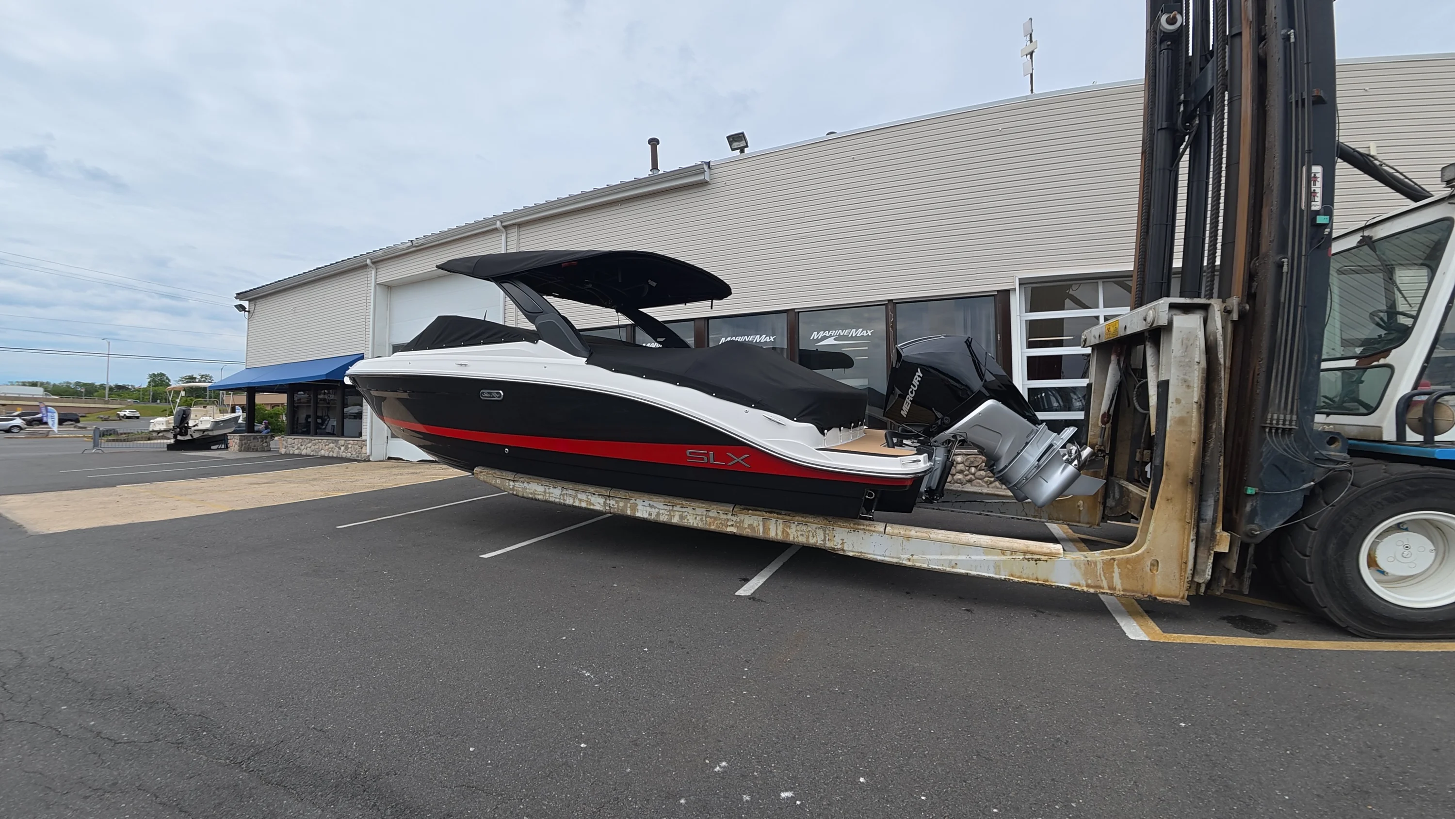 2026 Sea Ray SLX 280 Outboard Image Thumbnail #3