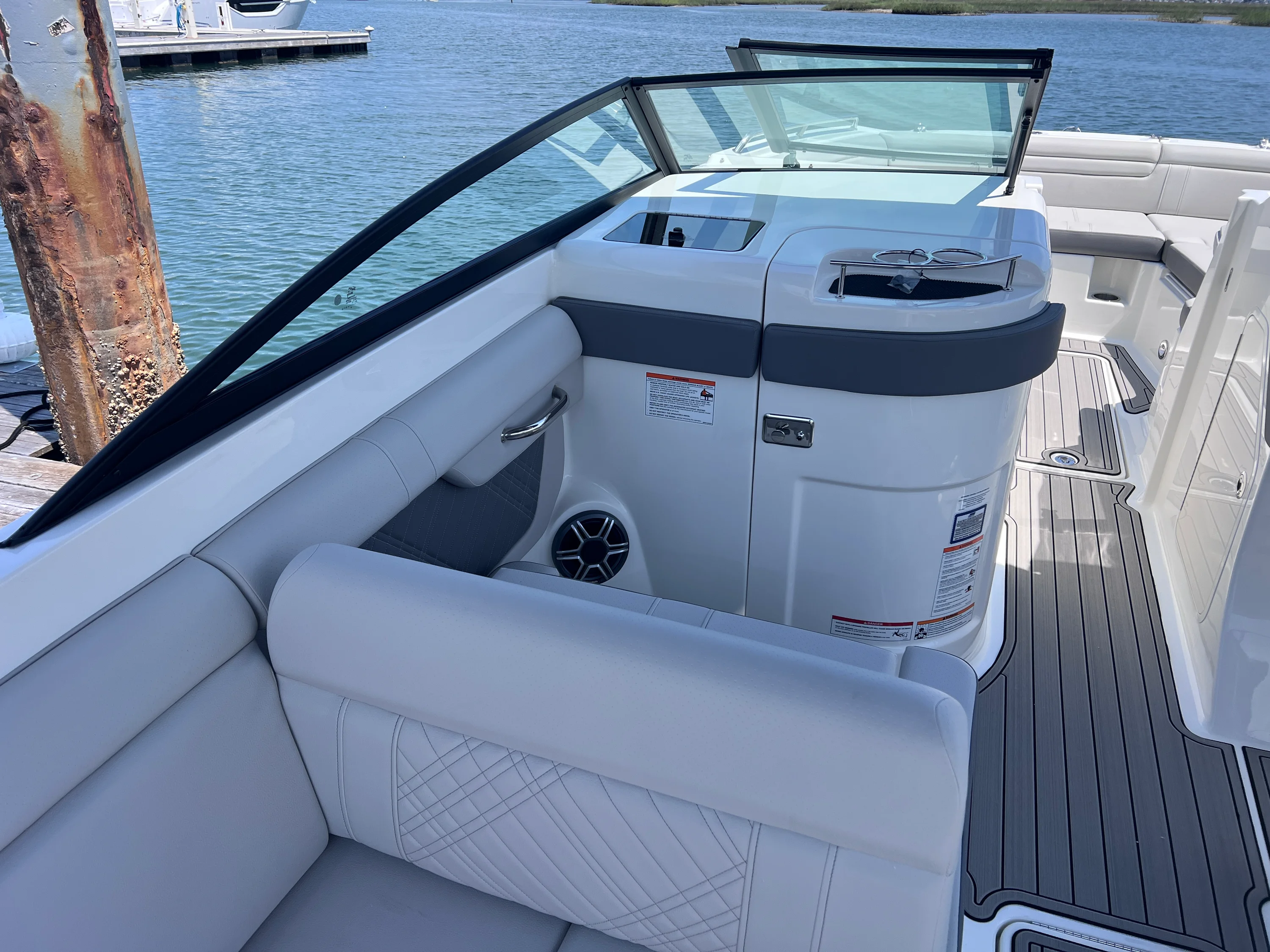 2026 Sea Ray SDX 290 Outboard Image Thumbnail #21