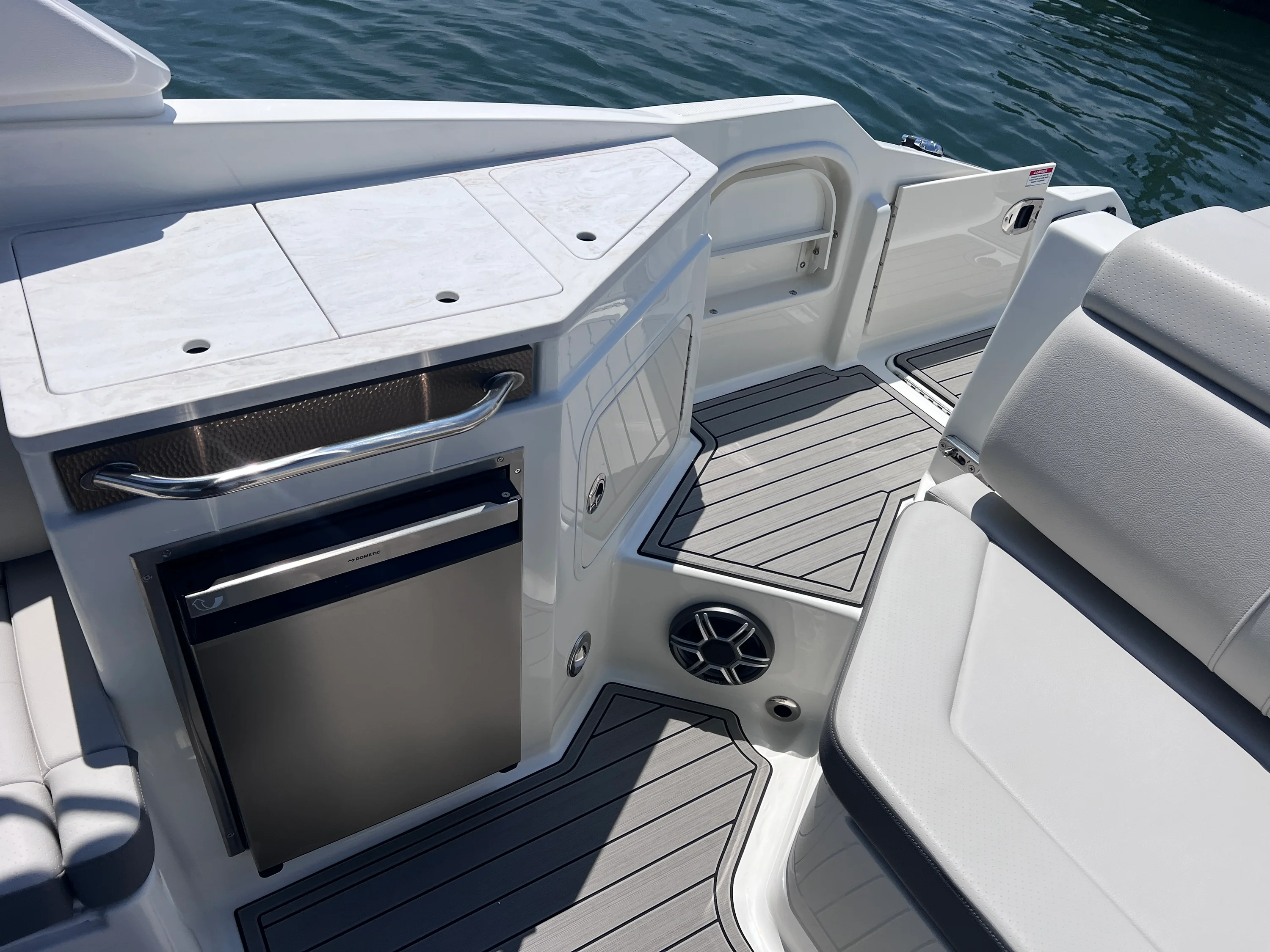 2026 Sea Ray SDX 290 Outboard Image Thumbnail #18