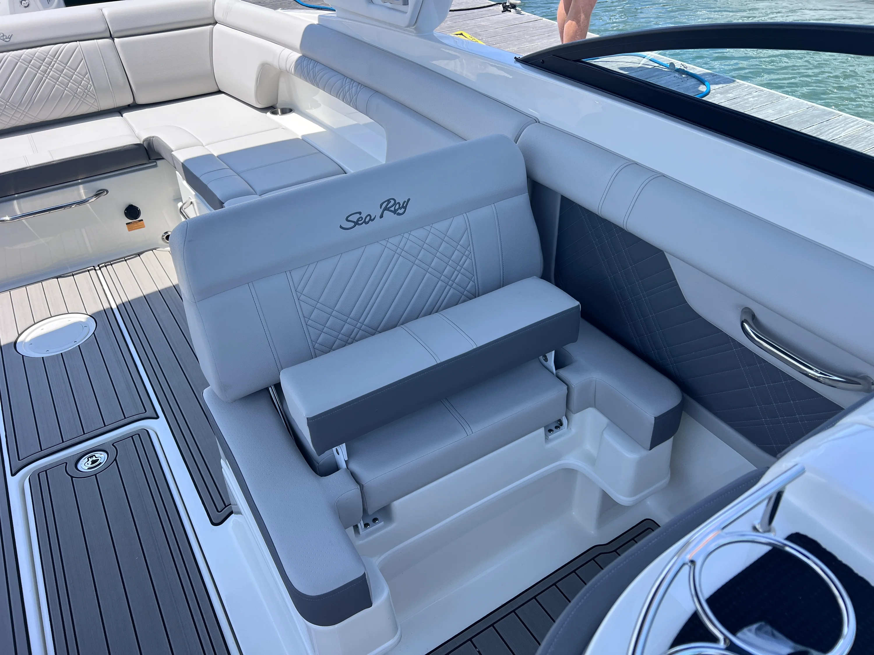 2026 Sea Ray SDX 290 Outboard Image Thumbnail #32