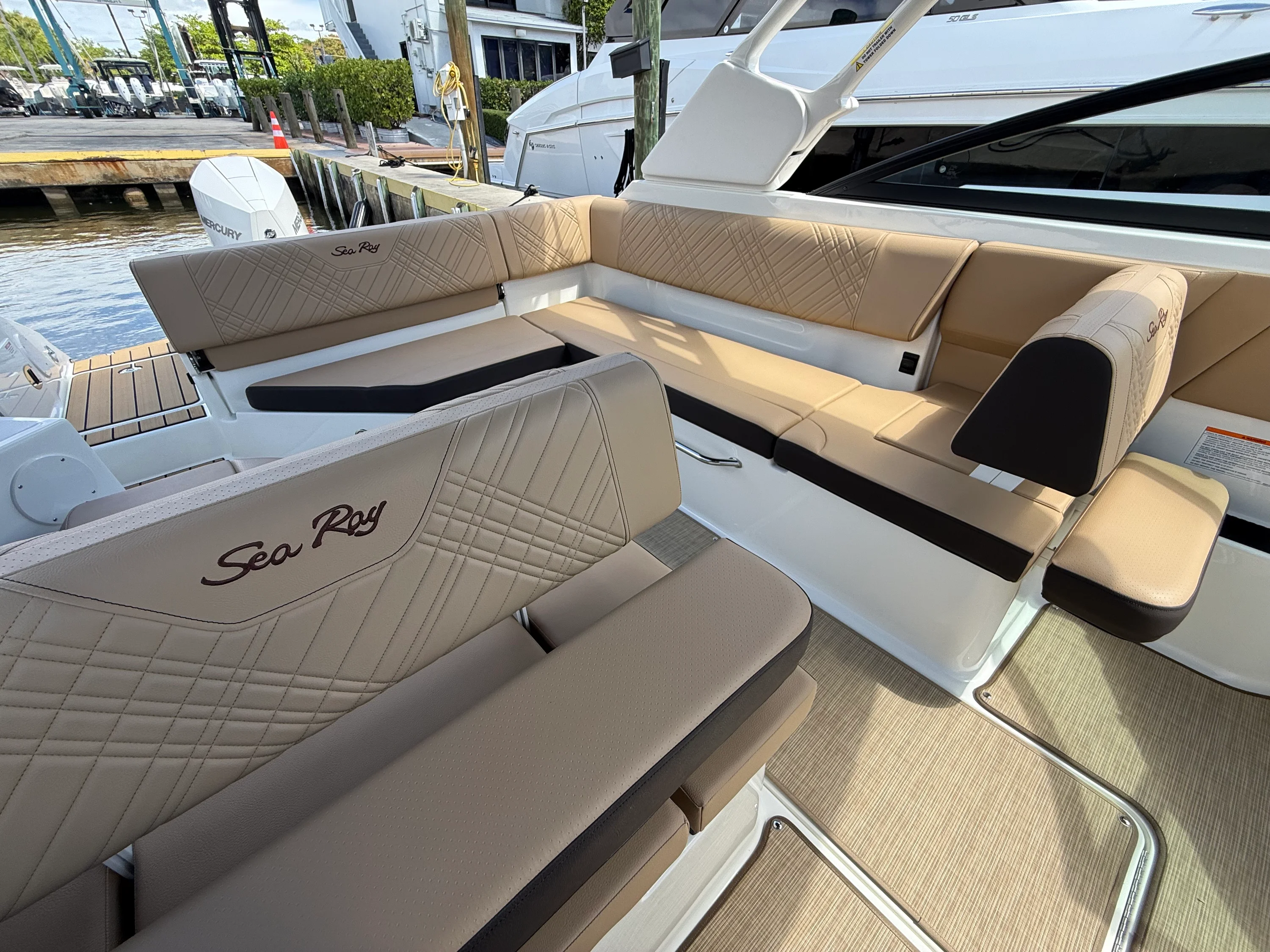 2026 Sea Ray SDX 250 Outboard Image Thumbnail #20