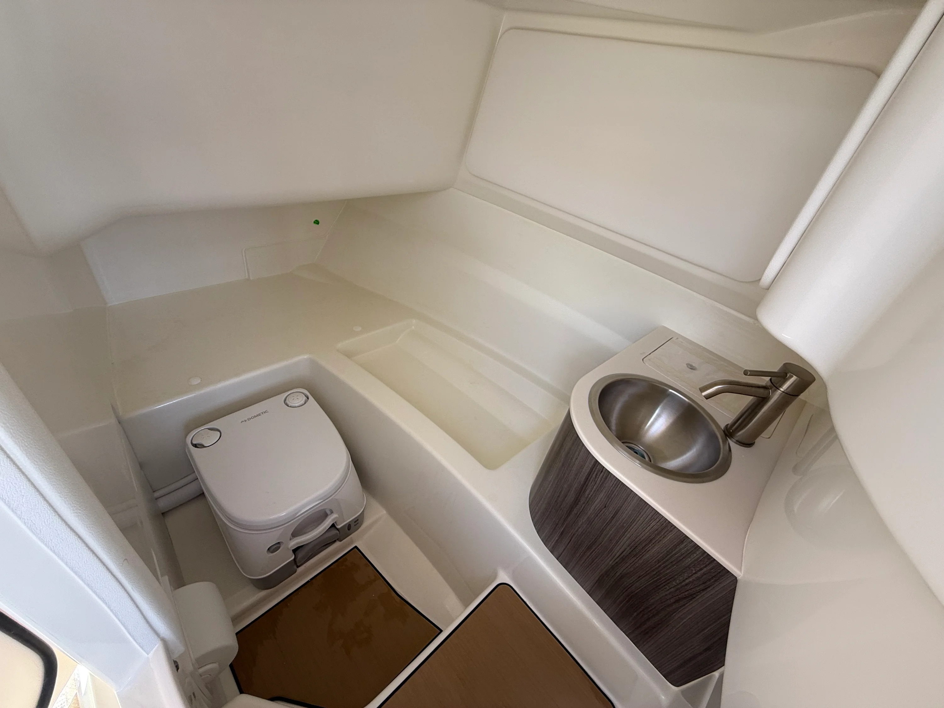 2026 Sea Ray SDX 250 Outboard Image Thumbnail #24