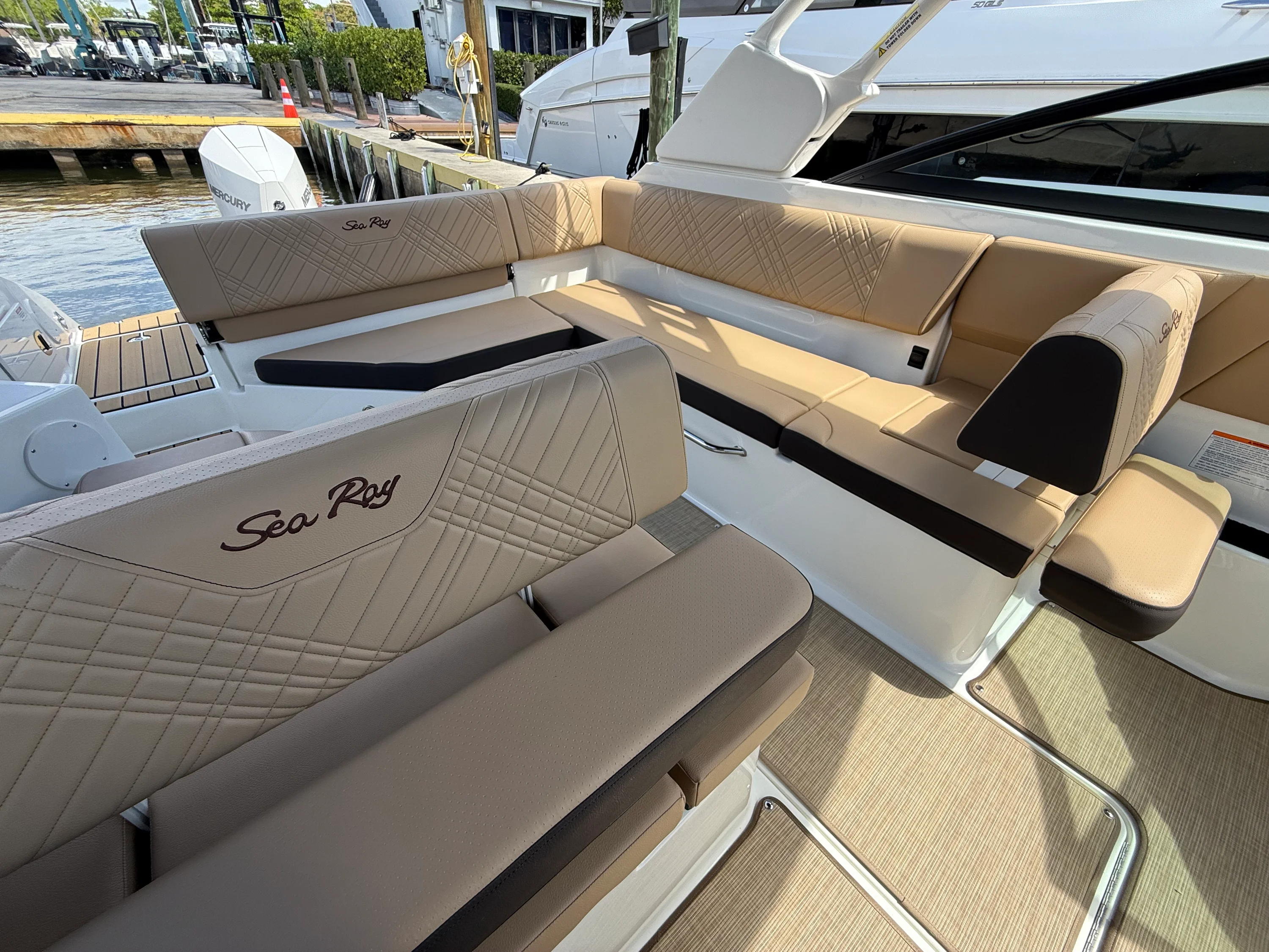 2026 Sea Ray SDX 250 Outboard Image Thumbnail #19