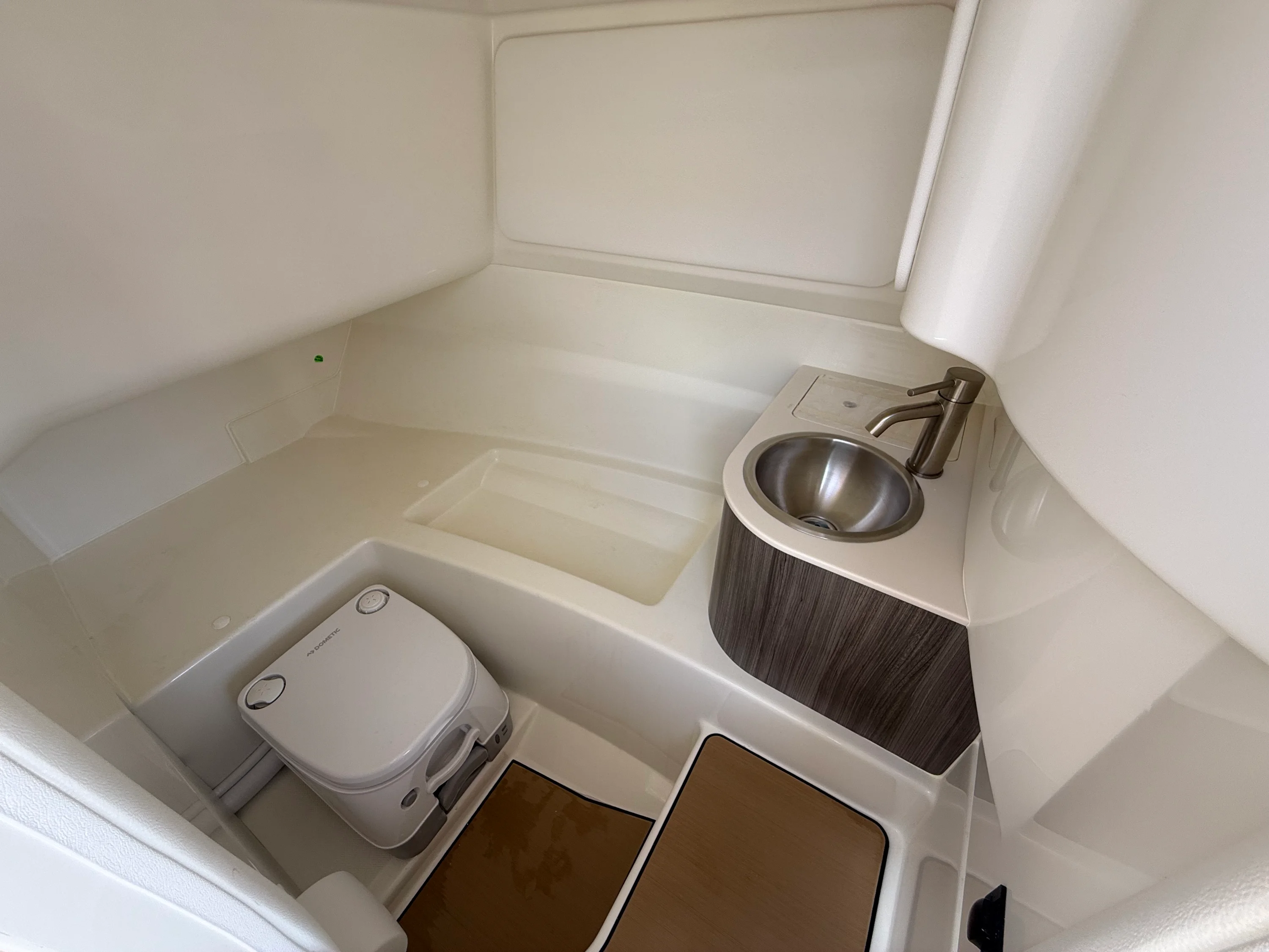 2026 Sea Ray SDX 250 Outboard Image Thumbnail #23