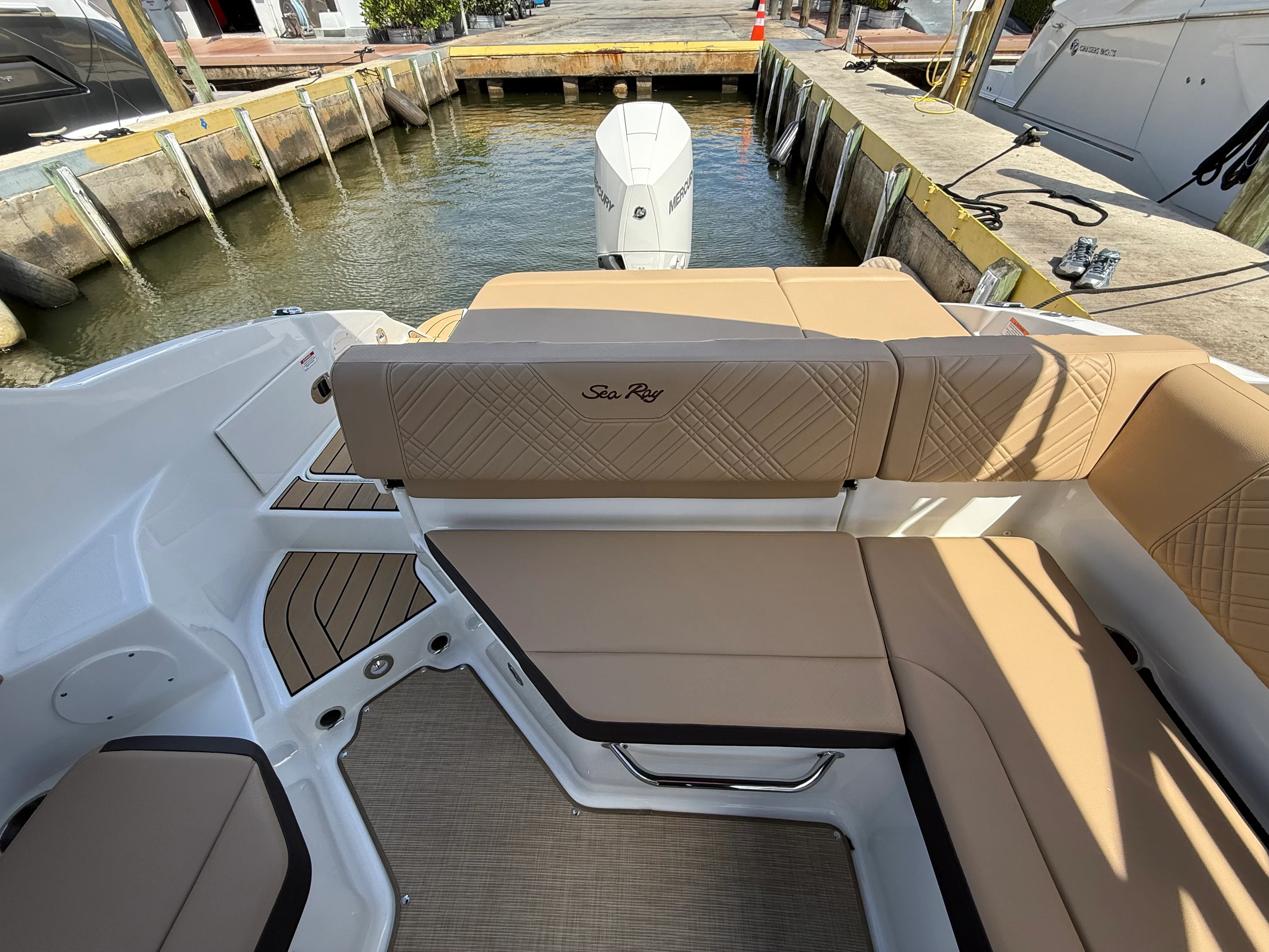 2026 Sea Ray SDX 250 Outboard Image Thumbnail #10