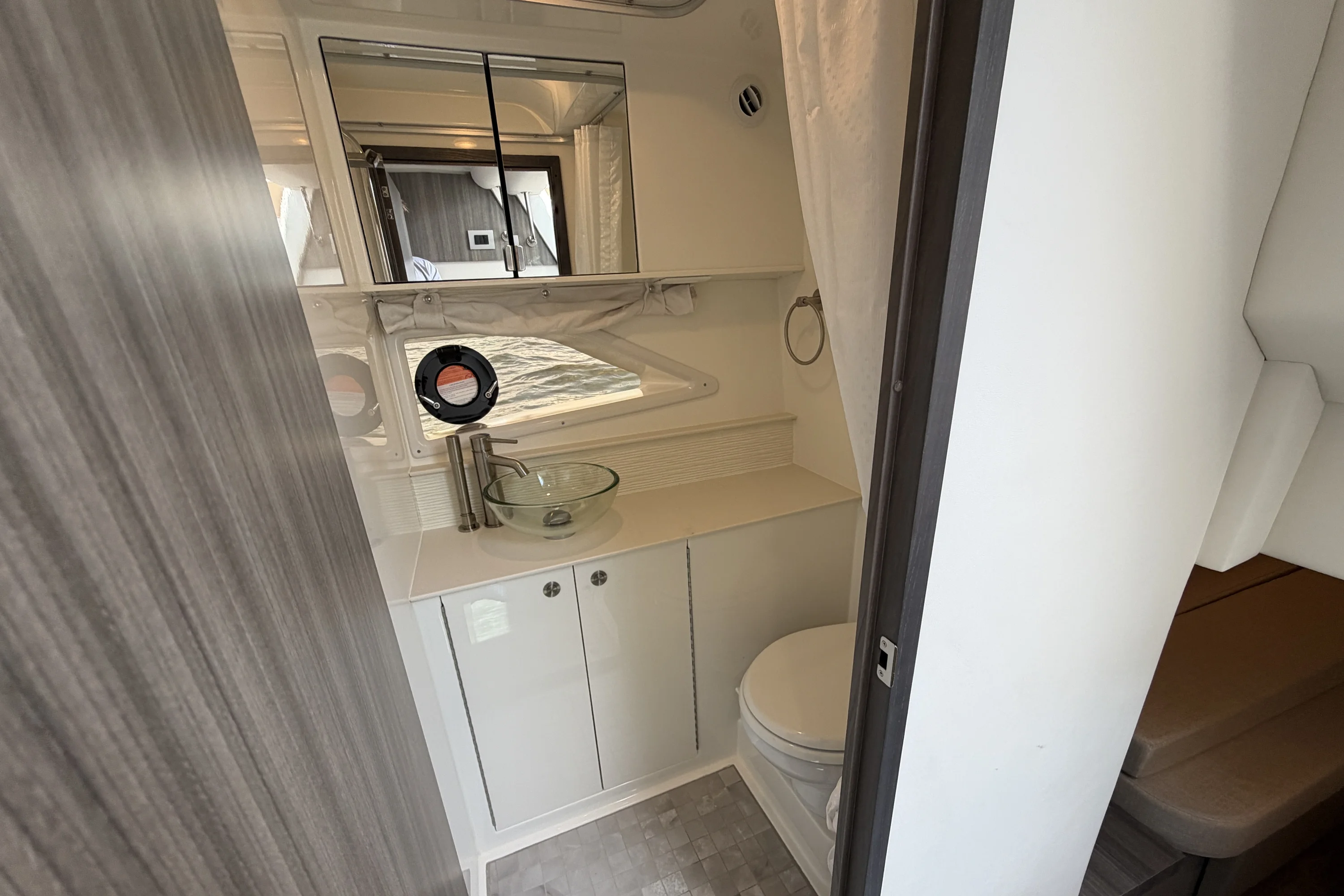 2026 Sea Ray Sundancer 320 Outboard Image Thumbnail #63