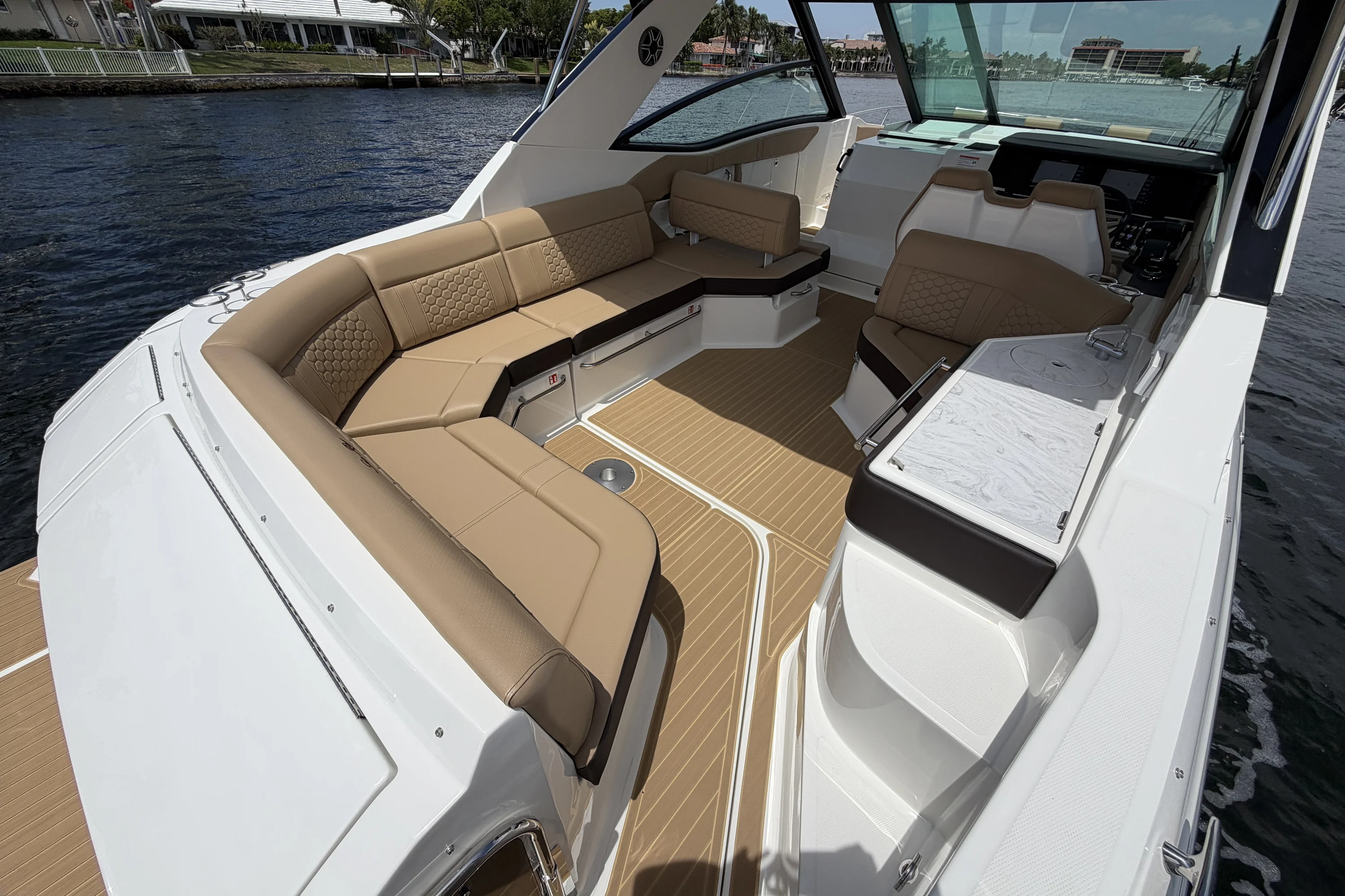 2026 Sea Ray Sundancer 320 Outboard Image Thumbnail #23
