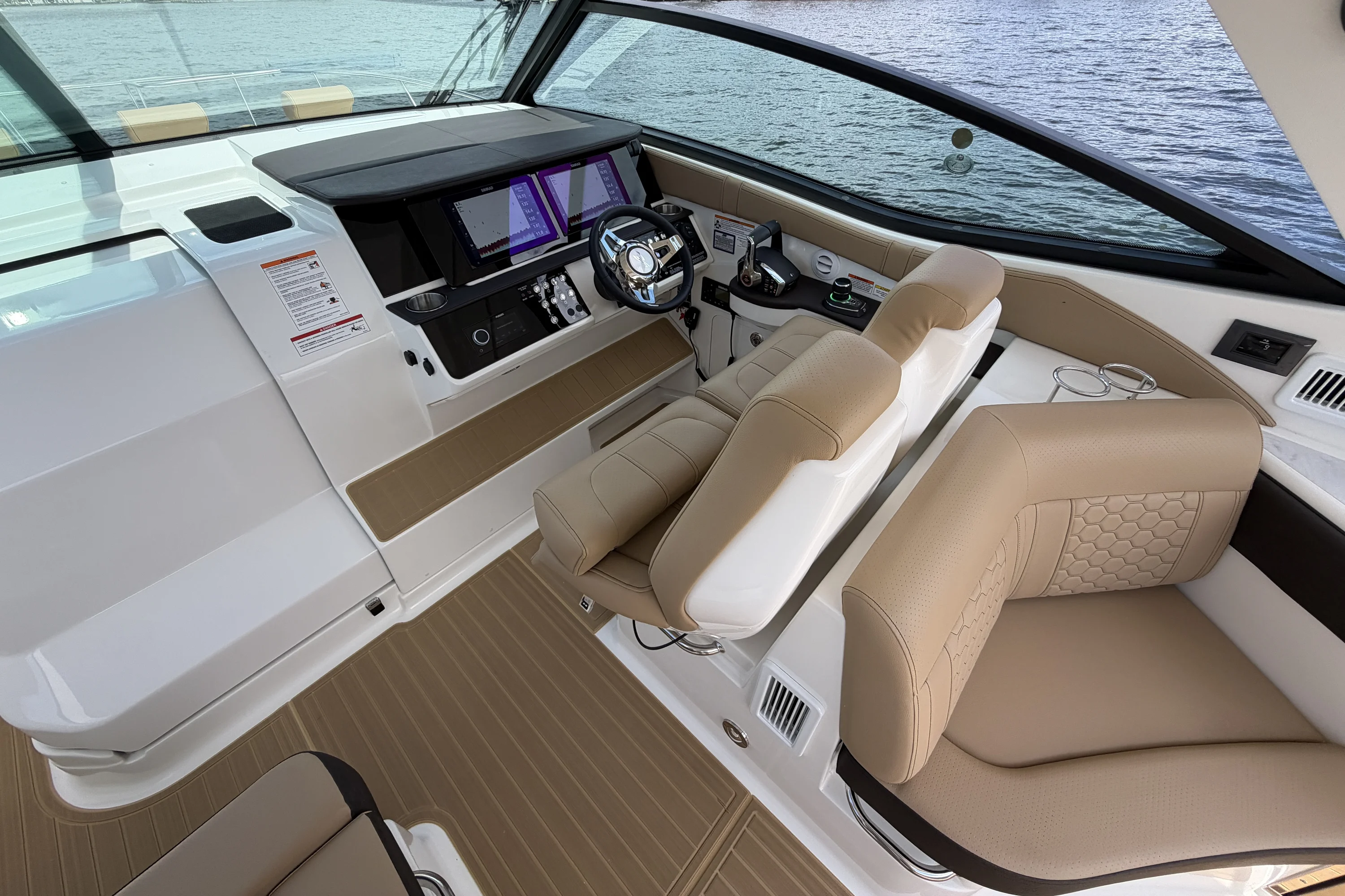 2026 Sea Ray Sundancer 320 Outboard Image Thumbnail #36