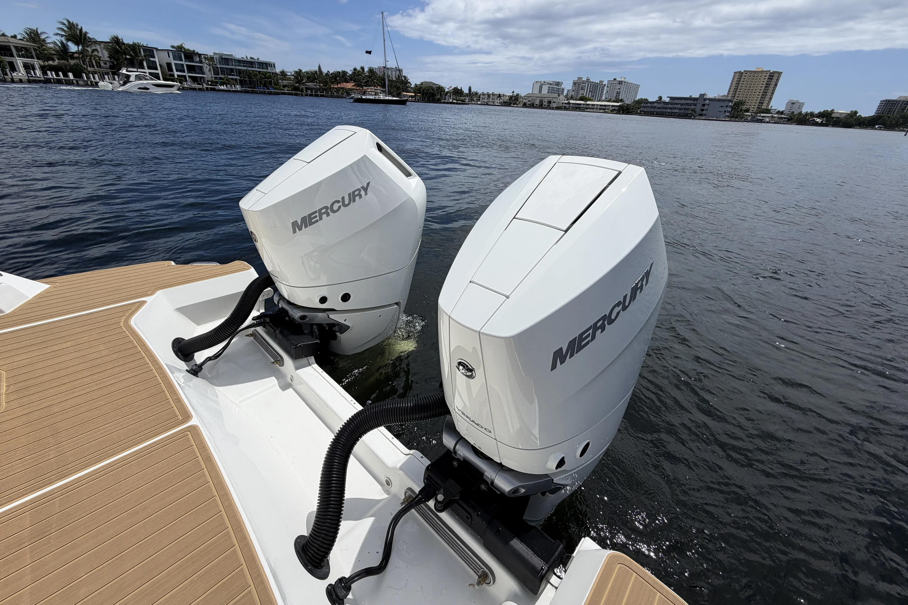 2026 Sea Ray Sundancer 320 Outboard Image Thumbnail #17